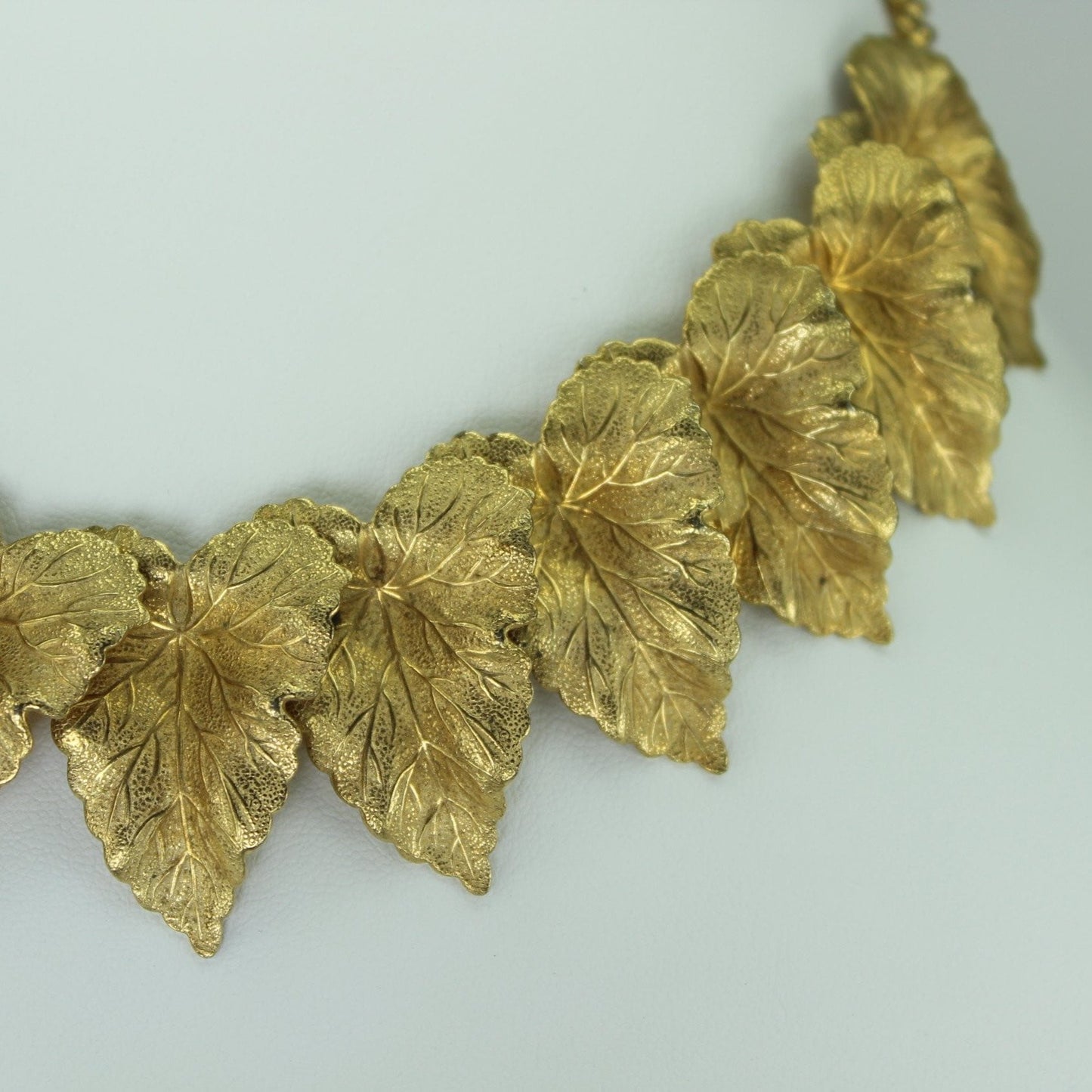 Choker 1980s Necklace Finely Detailed Leaves Heavily Dimensional Fine Quality collectible