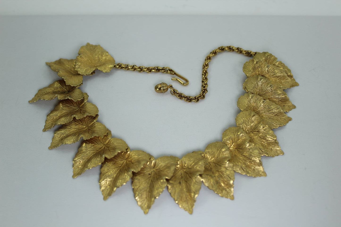 Choker 1980s Necklace Finely Detailed Leaves Heavily Dimensional Fine Quality unusual