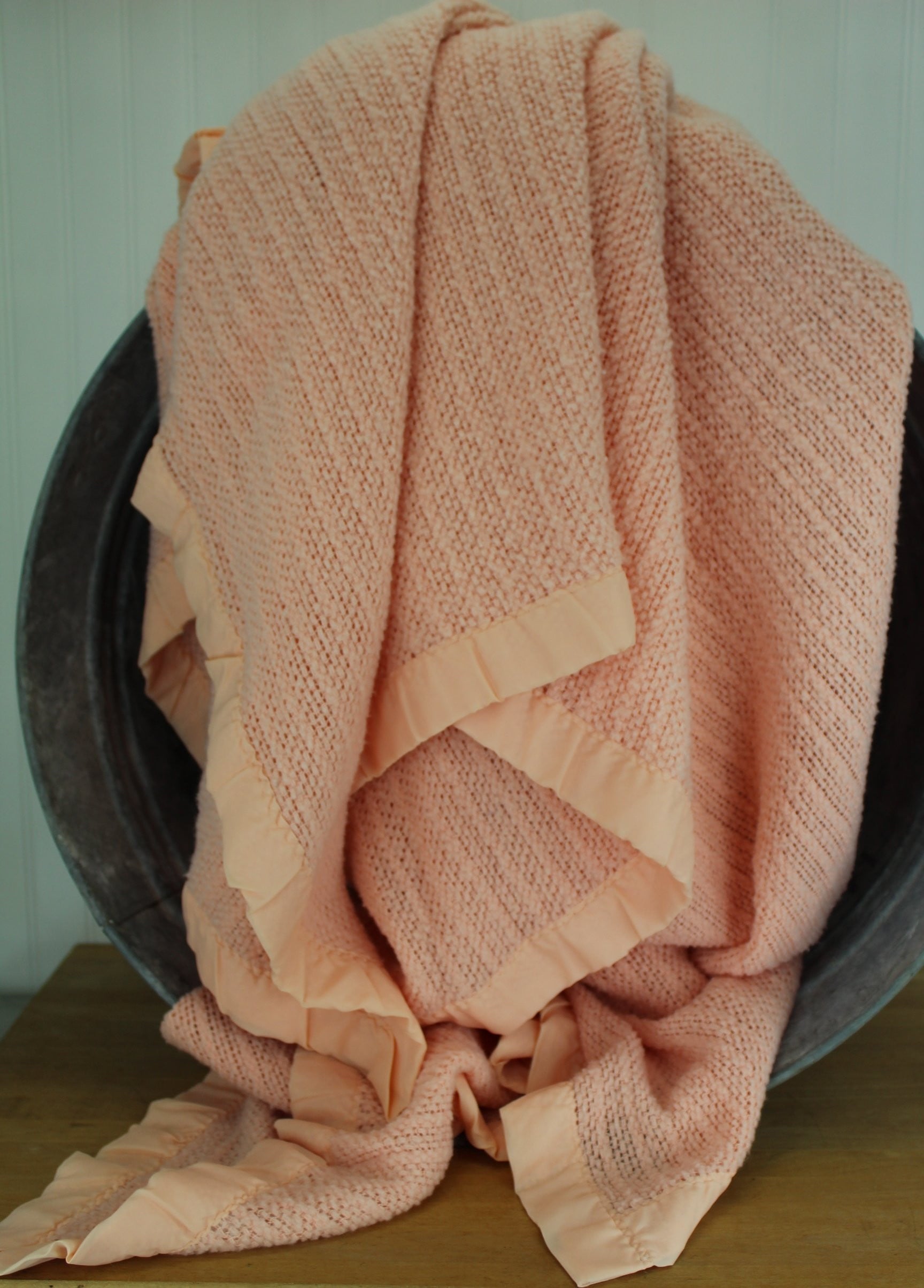 Unbranded Acrylic Blanket -Lush Peach Color Thermal Weave ~ 90" X 84" full queen