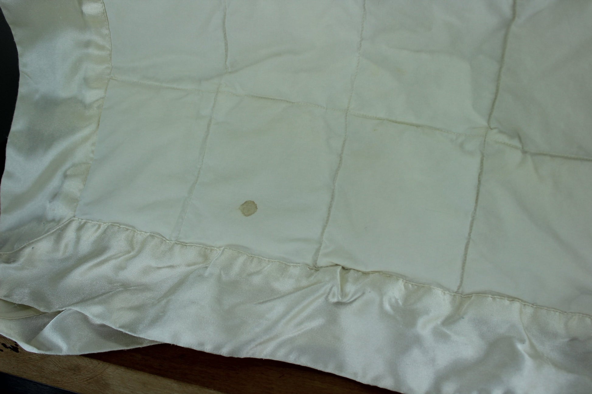 Primaloft Down Alternative Comforter ~ 100" X 88" intact condition