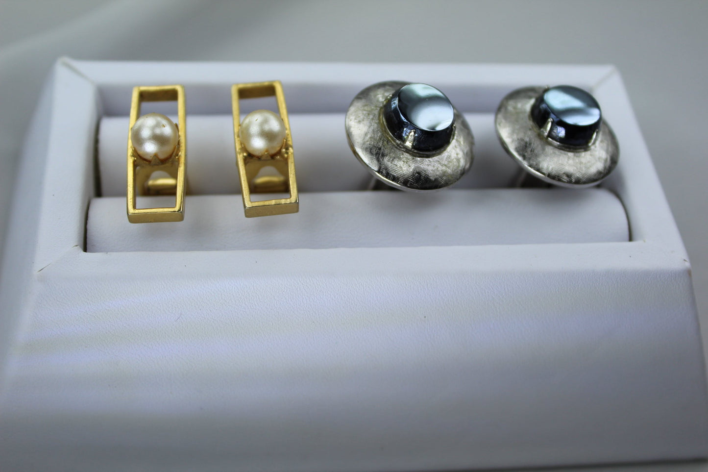 Vintage Cuff Links 2 pair Collection Goldtone Pearl Silver Black