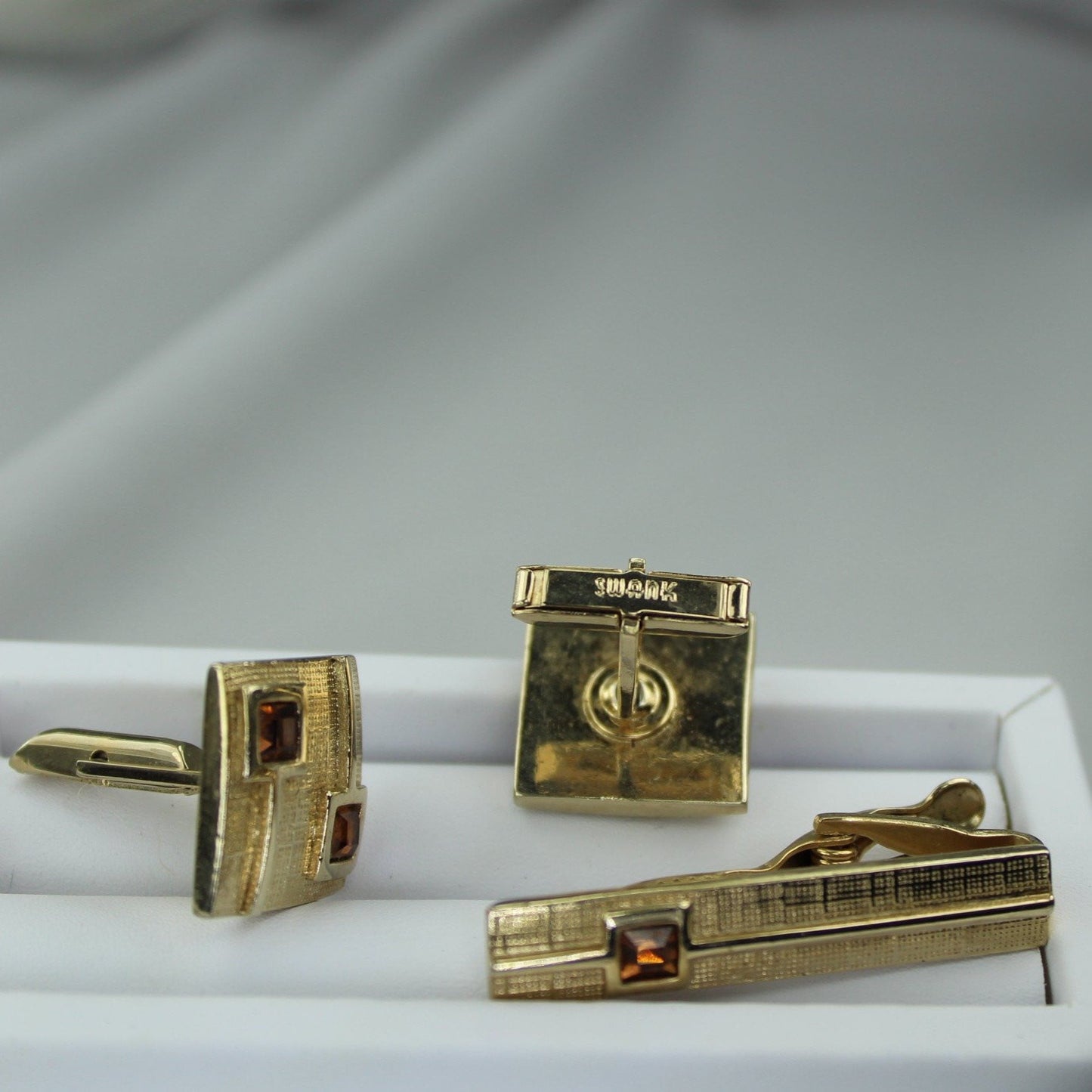 Vintage SWANK Tie Bar Cufflinks Set Goldtone Amber Faceted Stones vintage
