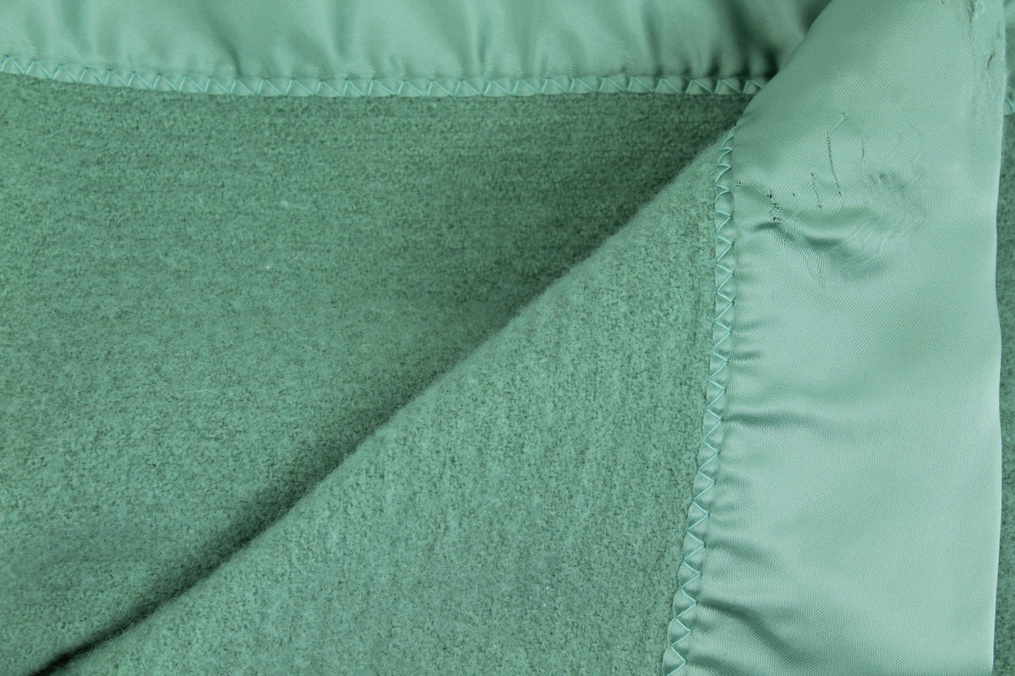 COMING HOME Wool Blanket Washable Green Wide Satin Binding good