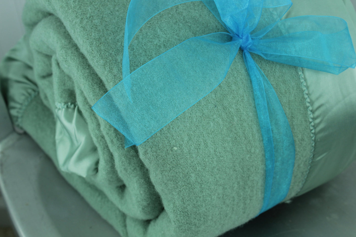 COMING HOME Wool Blanket Washable Green Wide Satin Binding