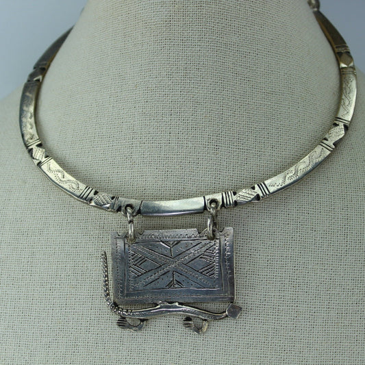 Vintage Necklace Cultural Tribal Choker Silver Metal Medallion Gecko Lizard Reptile