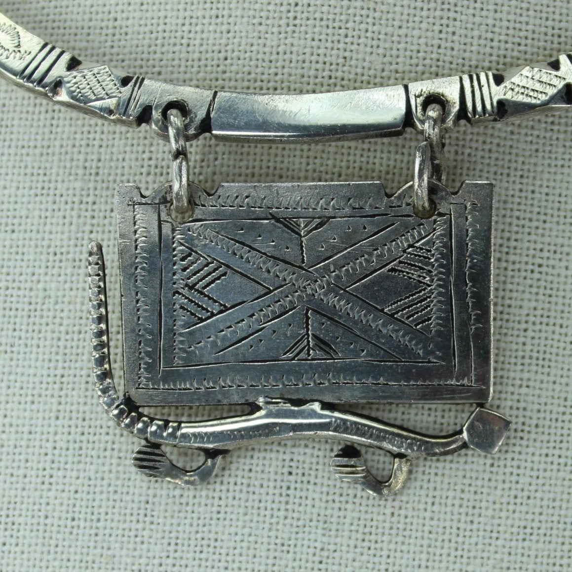 Vintage Necklace Cultural Tribal Choker Silver Metal Medallion Gecko Lizard Reptile older