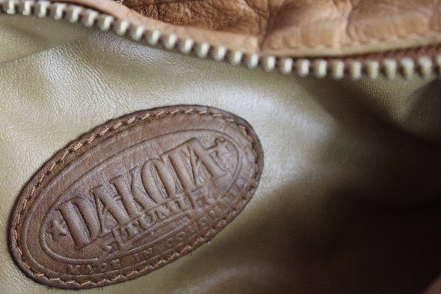 Dakota Tumi Leather Toiletry Kit - Vintage Collectible Gift - Estate Item - Large Size cosmetic case