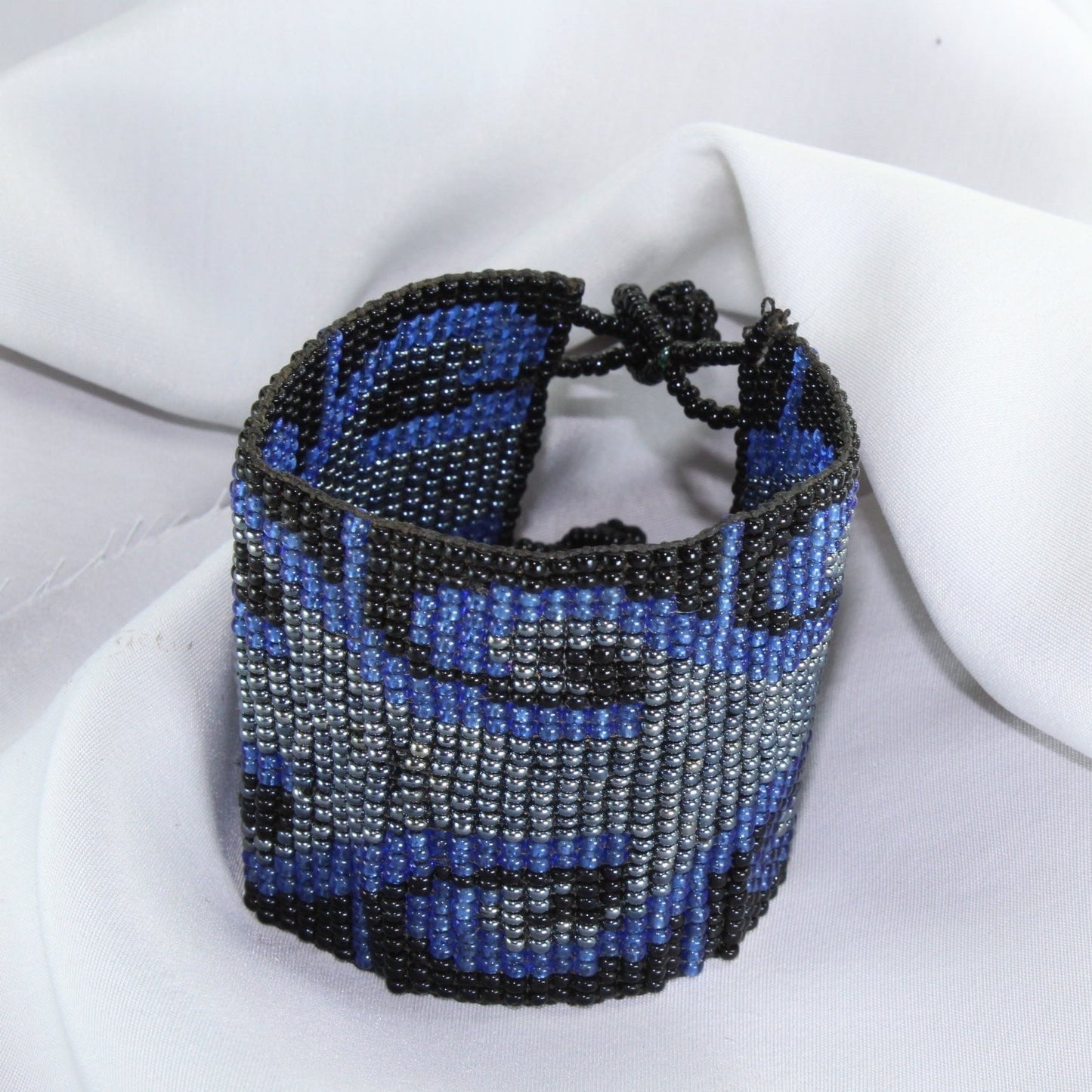 Beaded Bracelet Metallic Blue Black Silver Glass Beads 6 1/2"