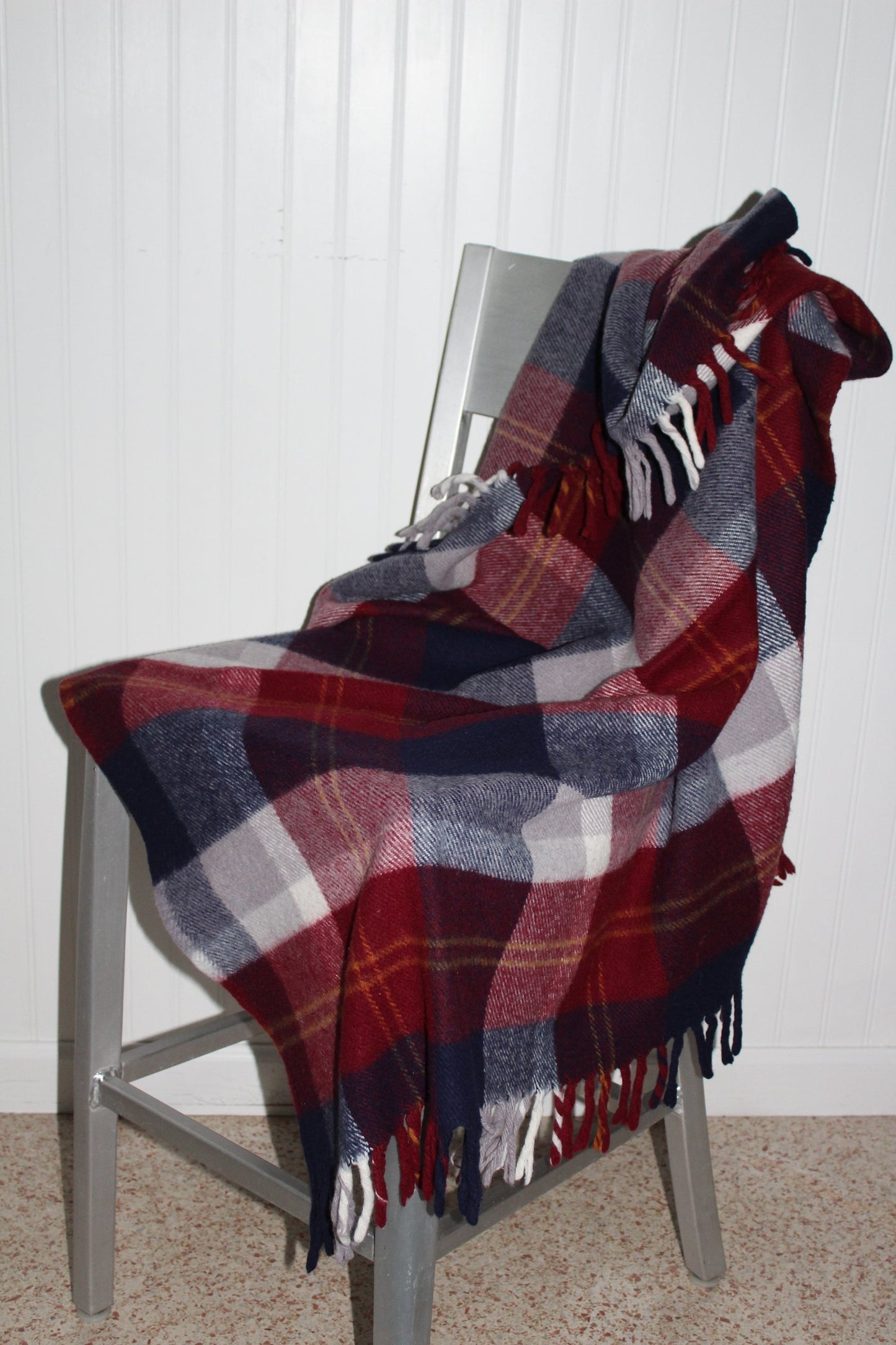 Acrylic Faribo Fringed Throw Red Black Plaid All Season nice colors