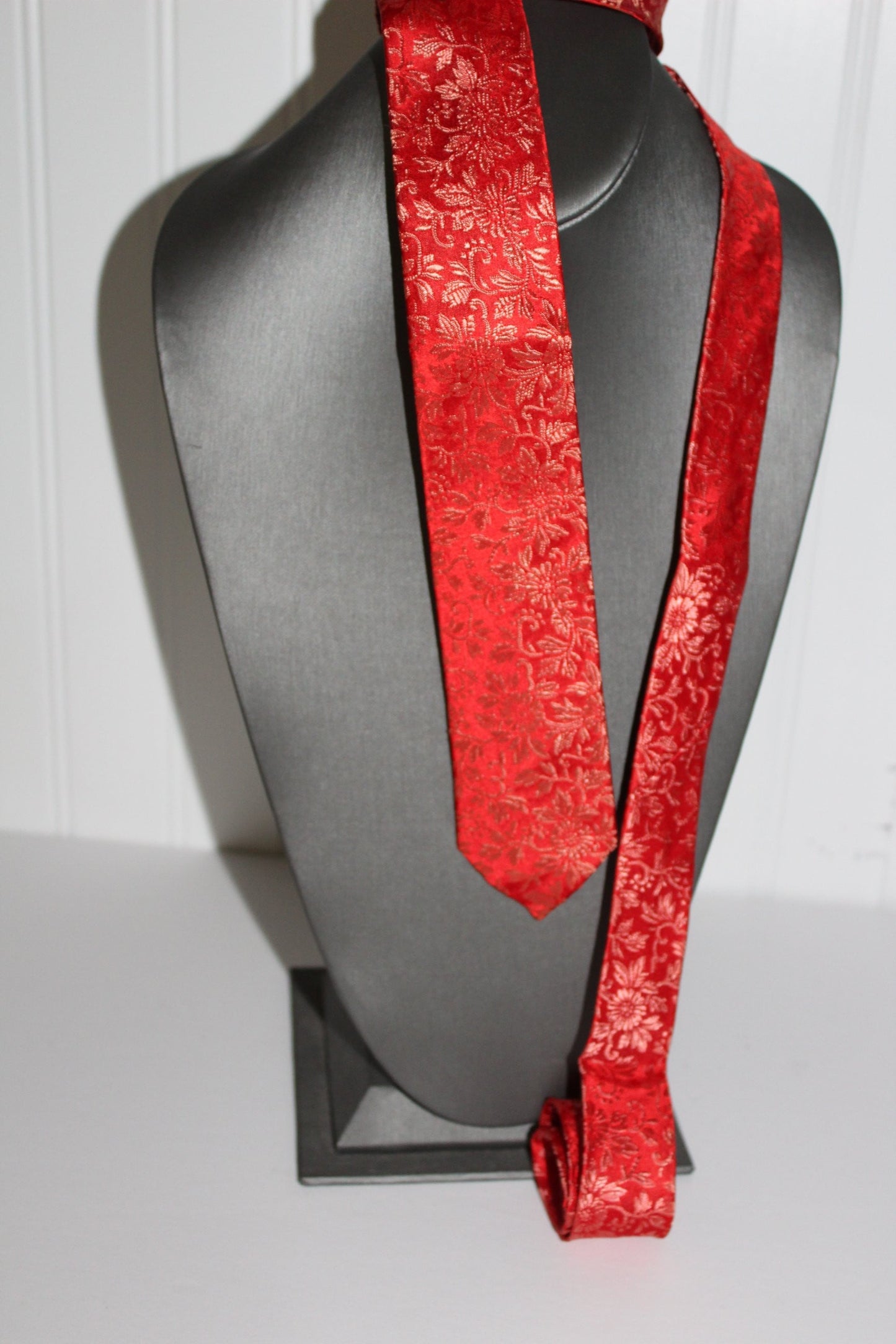 Vintage Skinny 2" Necktie Japan Silk Metallic Red Flowers collectible