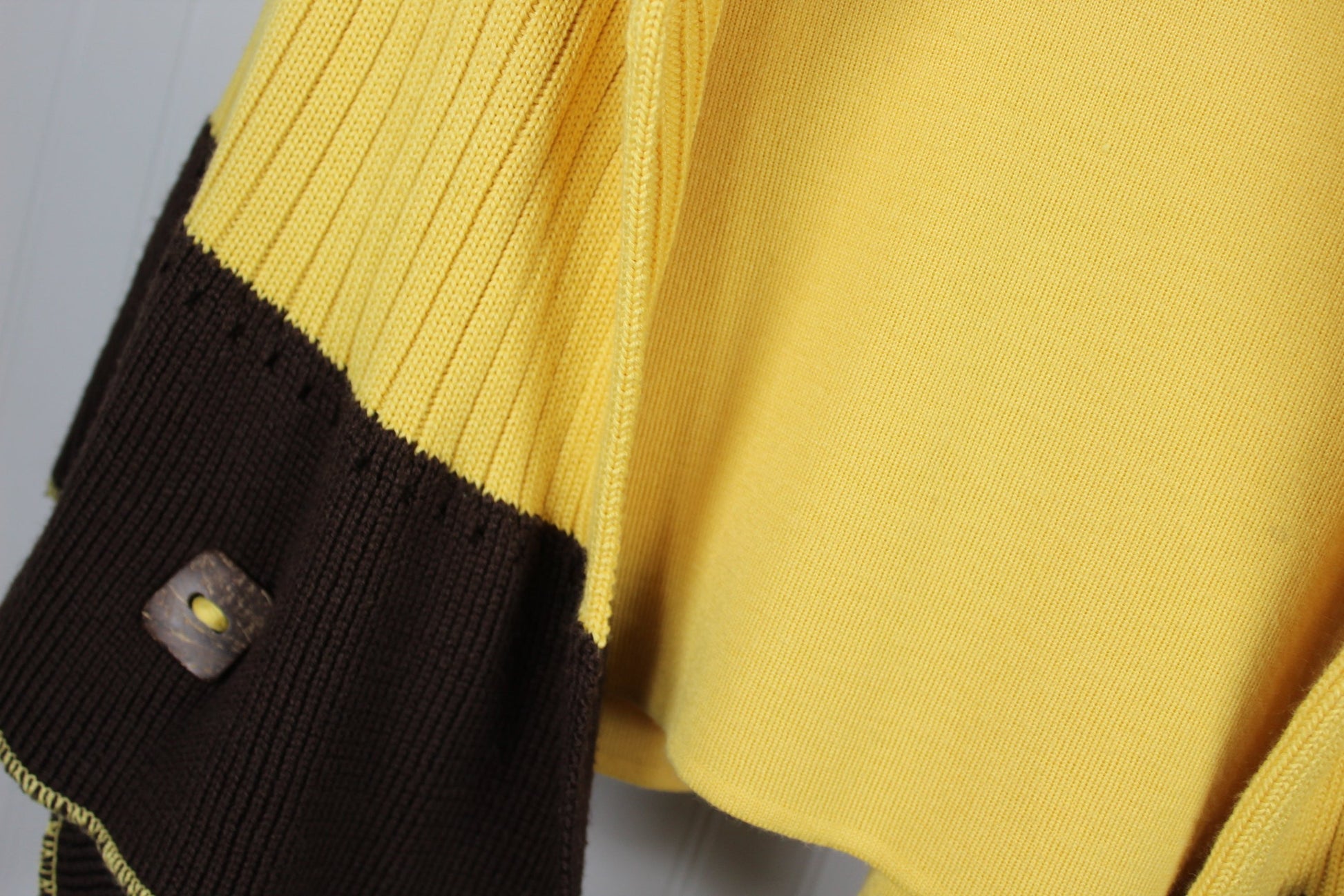 BELAMIE Turtleneck Matching Shawl Yellow Brown Wool Acrylic Fashion