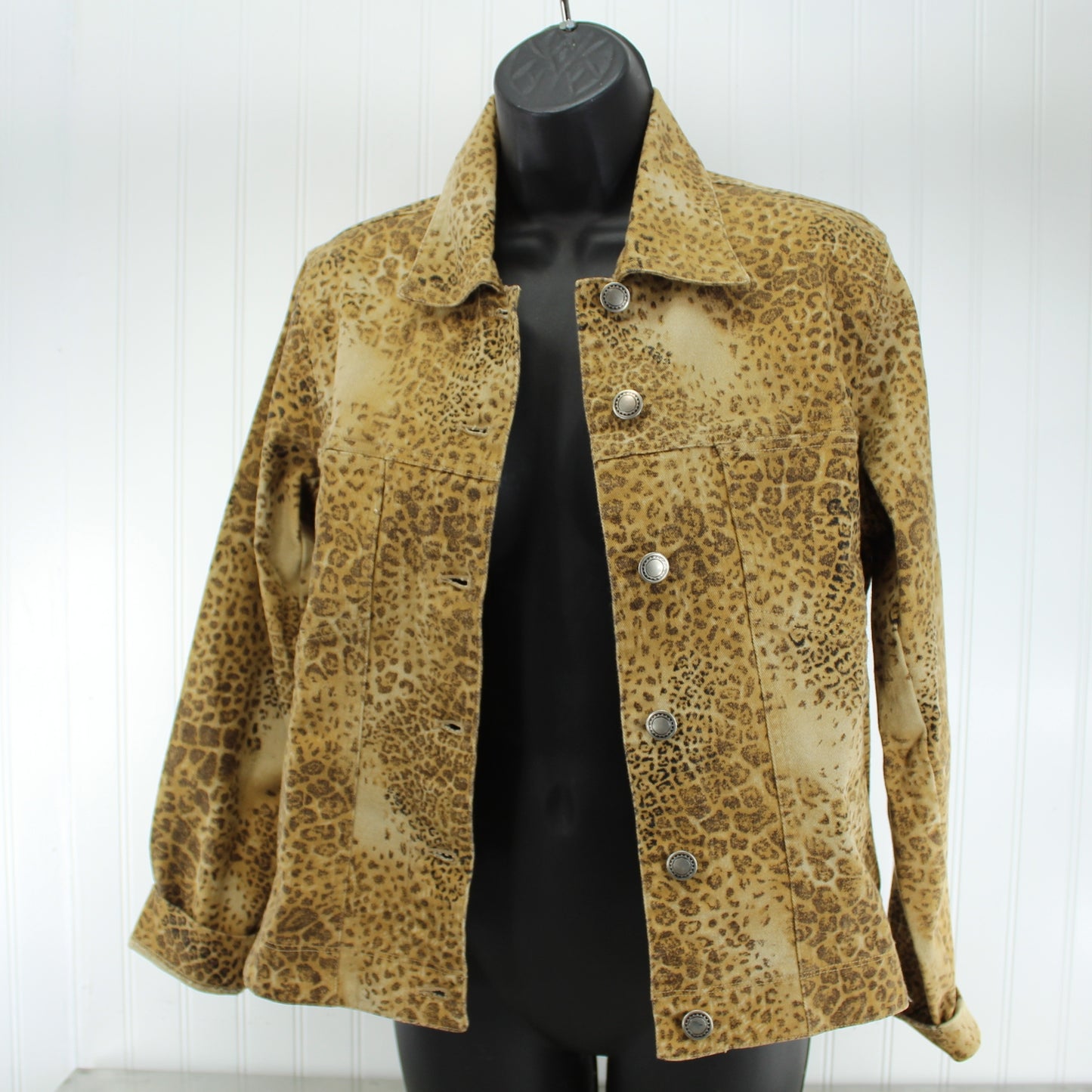 Chico's Design Leopard Print Cotton Jacket Adjustable Band Waist Chico Size 0 long sleeves metal buttons