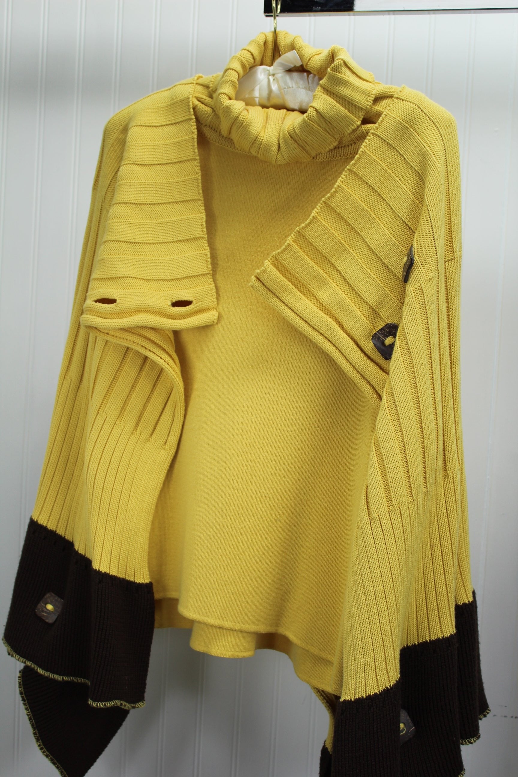BELAMIE Turtleneck Matching Shawl Yellow Wool Acrylic Fashion nutshell buttons