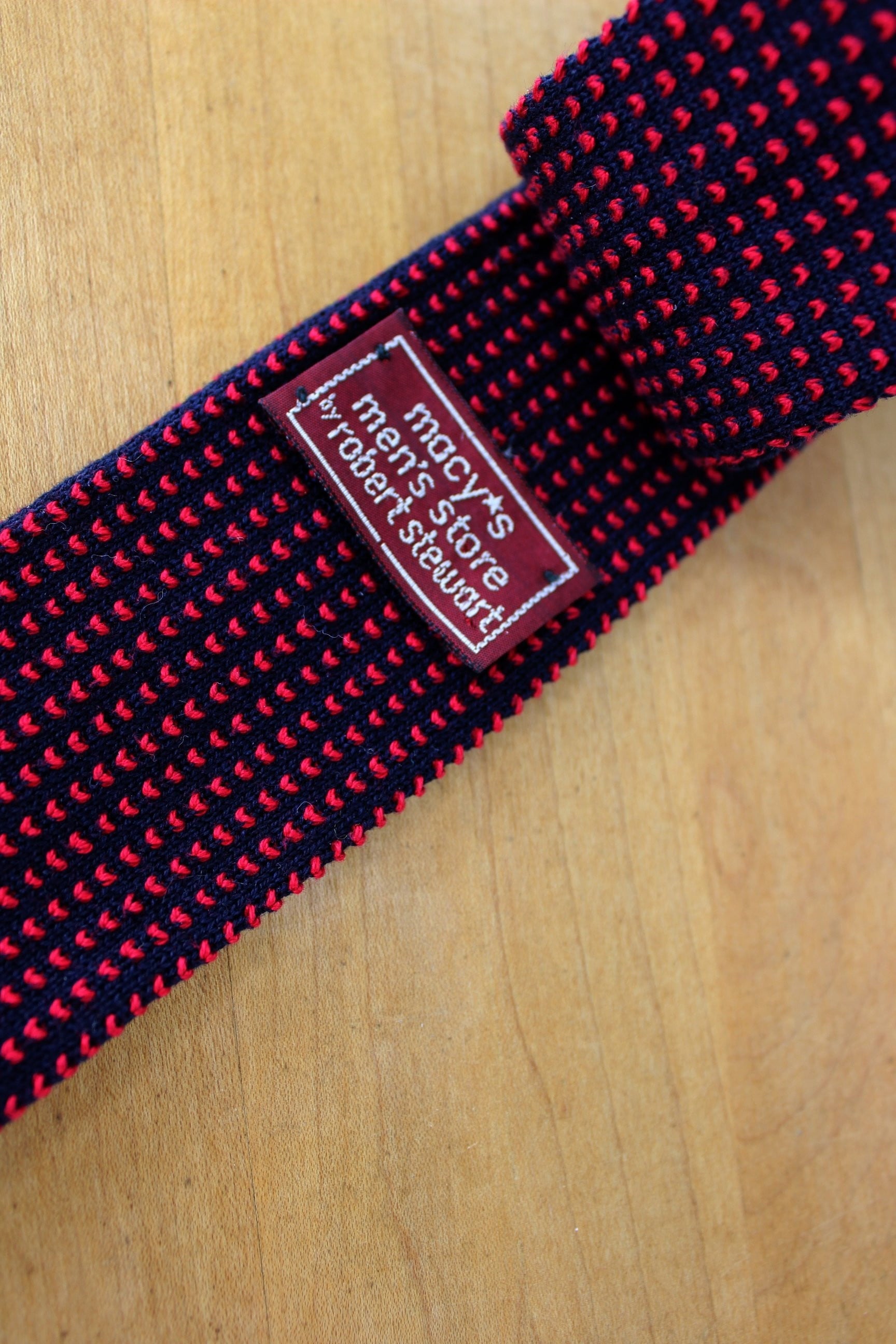 Macy' Men's Store Necktie - Vintage Robert Stewart - Lisle Cotton Knit Red Navy Blue stunning skinny style