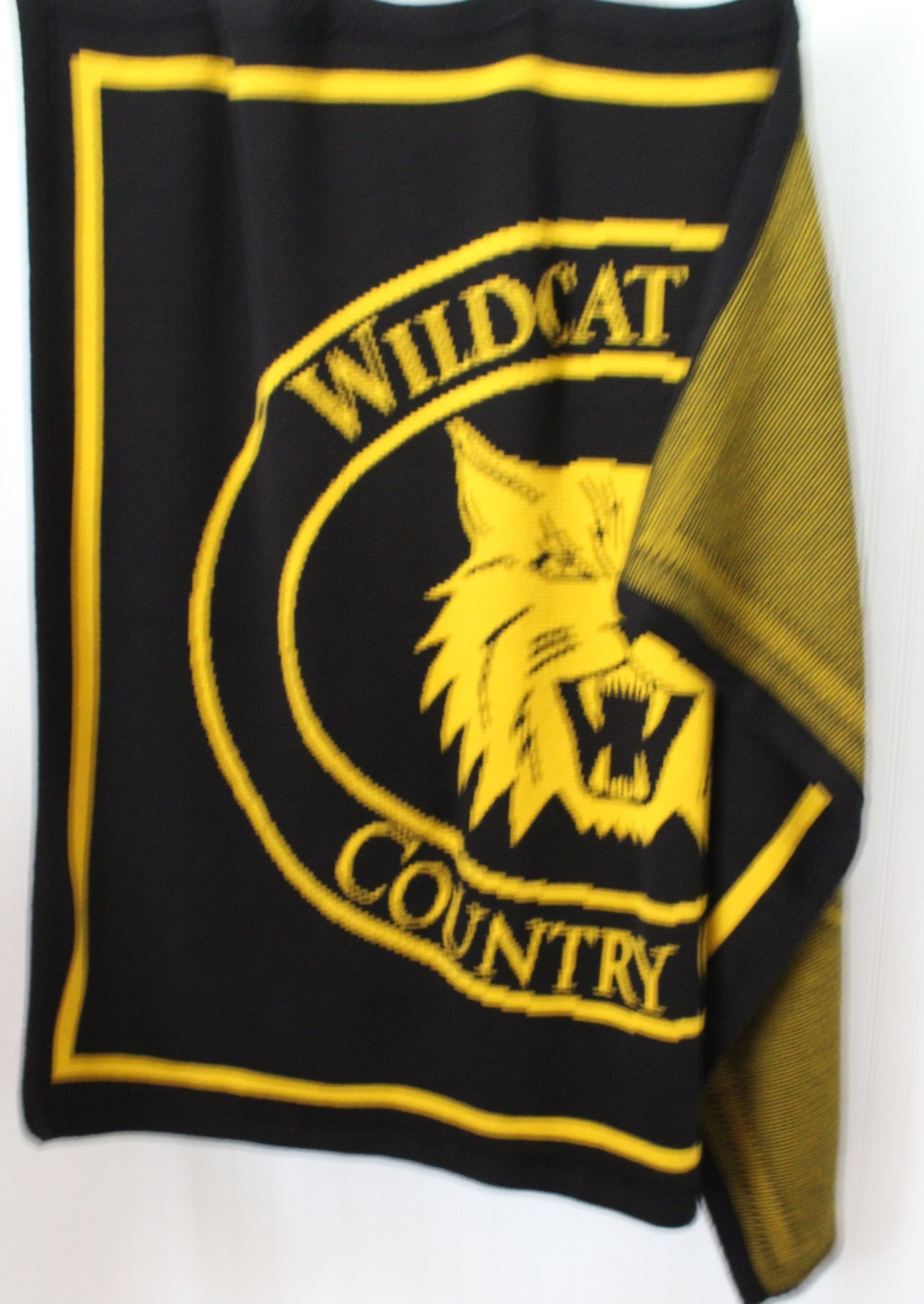 Wildcat Cliffs CC Blanket Acrylic Sweater Knit Highlands NC Made USA 50" X 62"