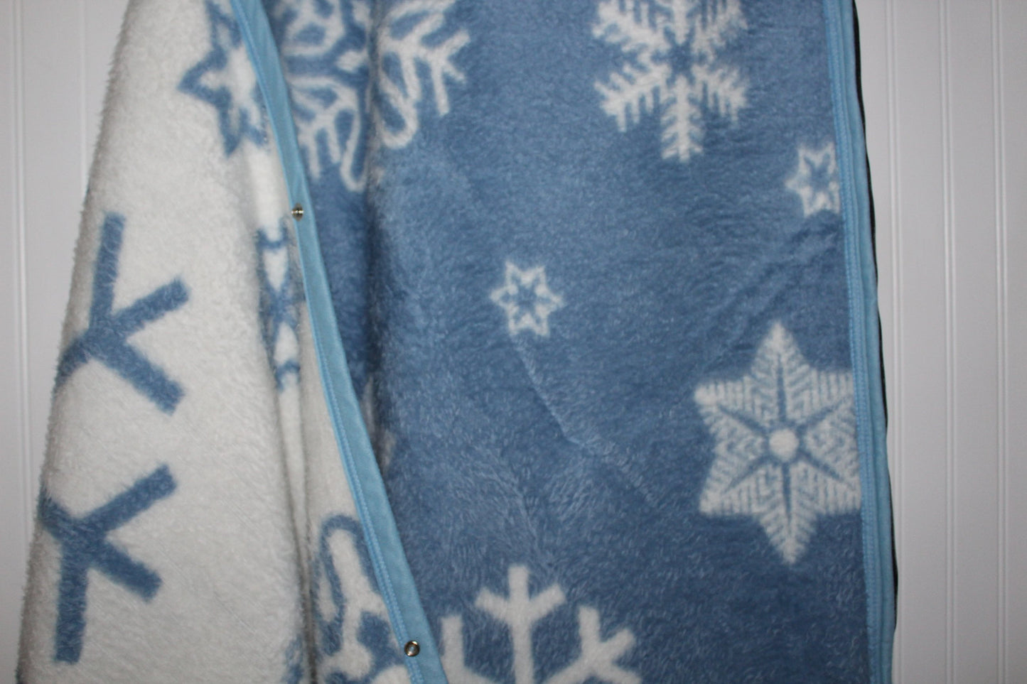 Biederlack Wearable Blanket Zipper Snaps Acrylic Poly Blue White Great stadium blanket