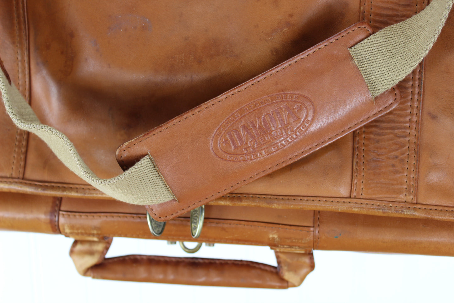 Dakota Tumi Leather Hanging Garment Traveler - Bi Fold 40" Quality Vintage Estate Item heavy duty leather
