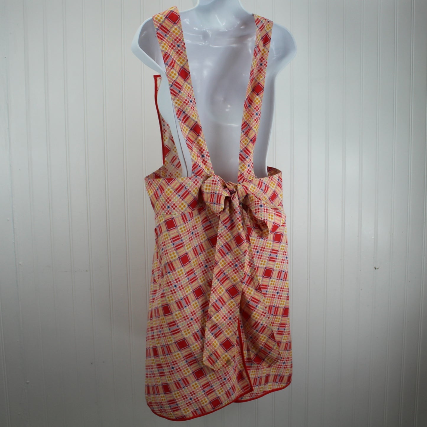 Classic Kitchen Bib Apron 1940s Trimmed Bias Binding Wide Shoulder Straps made for work and comfort while working