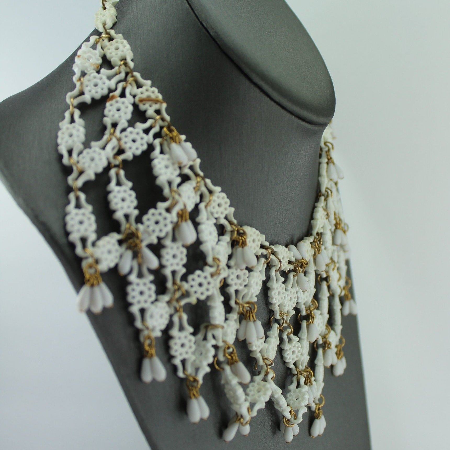 Lacy Vintage Choker Bib Necklace White Plastic Dangle Beads Gold Rings unique