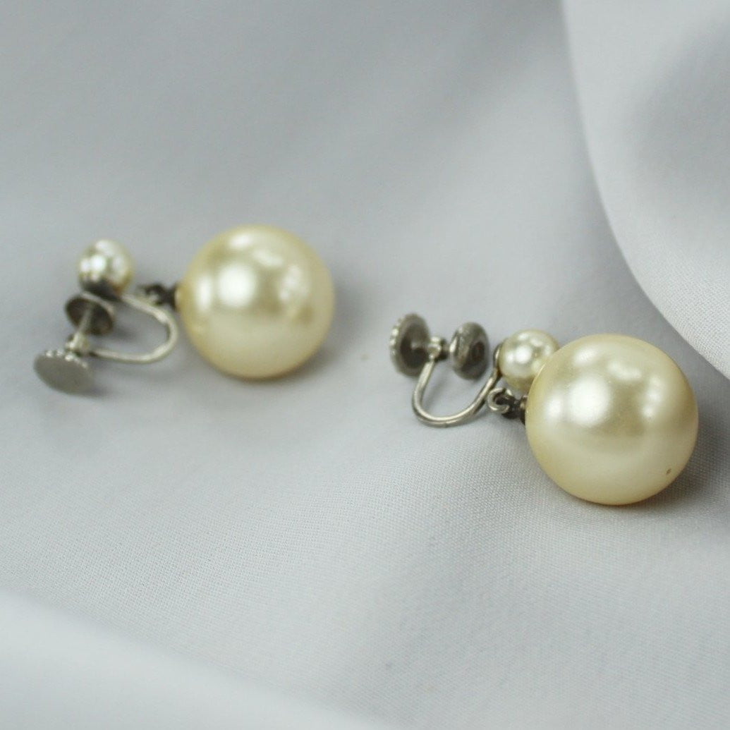 Vintage Earrings RICHELIEU 2 Pearl Dangle Screw Faux Creamy Pearls luminous