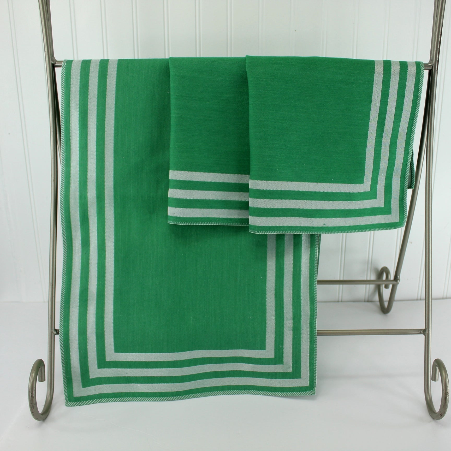 Table Center Runner 2 Matching Napkins Green Silvery Stripes