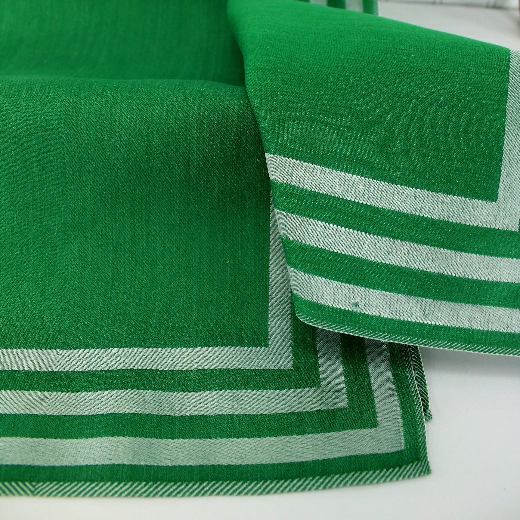 Table Center Runner 2 Matching Napkins Green Silvery Stripes substantial weight good weave cloth