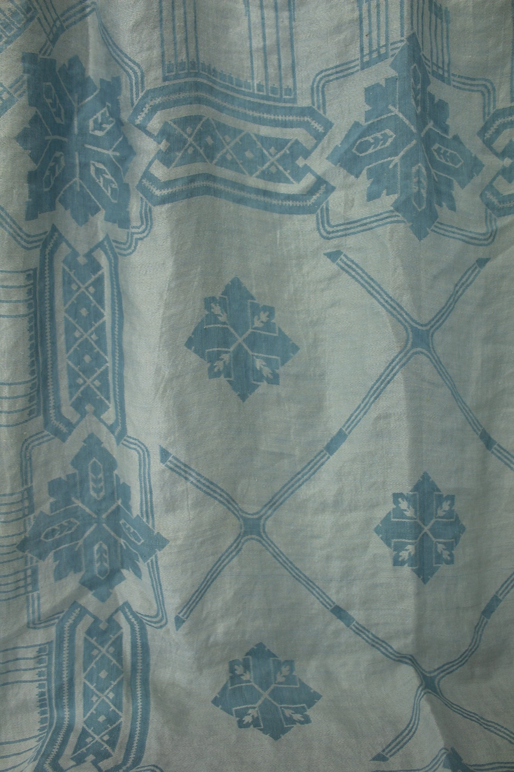 Blue Woven Tablecloth - 6 Matching Napkins - Fantastic Vintage Fabric classsic print
