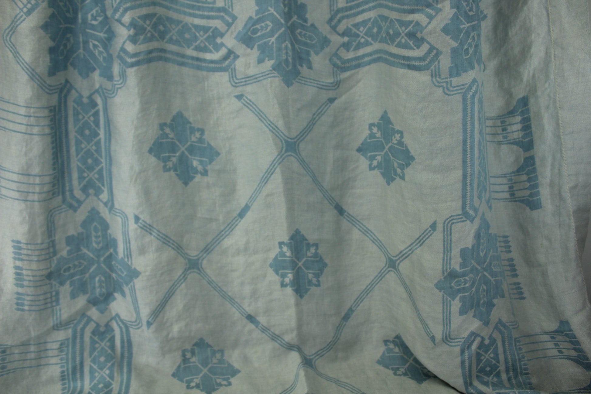 Blue Woven Tablecloth - 6 Matching Napkins - Fantastic Vintage Fabric classic beauty