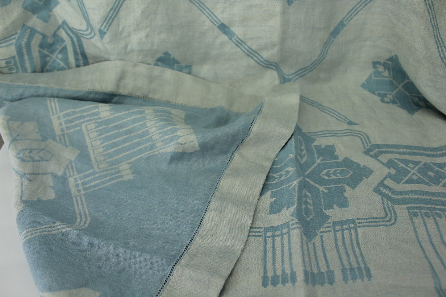 Blue Woven Tablecloth - 6 Matching Napkins - Fantastic Vintage Fabric elegant table set