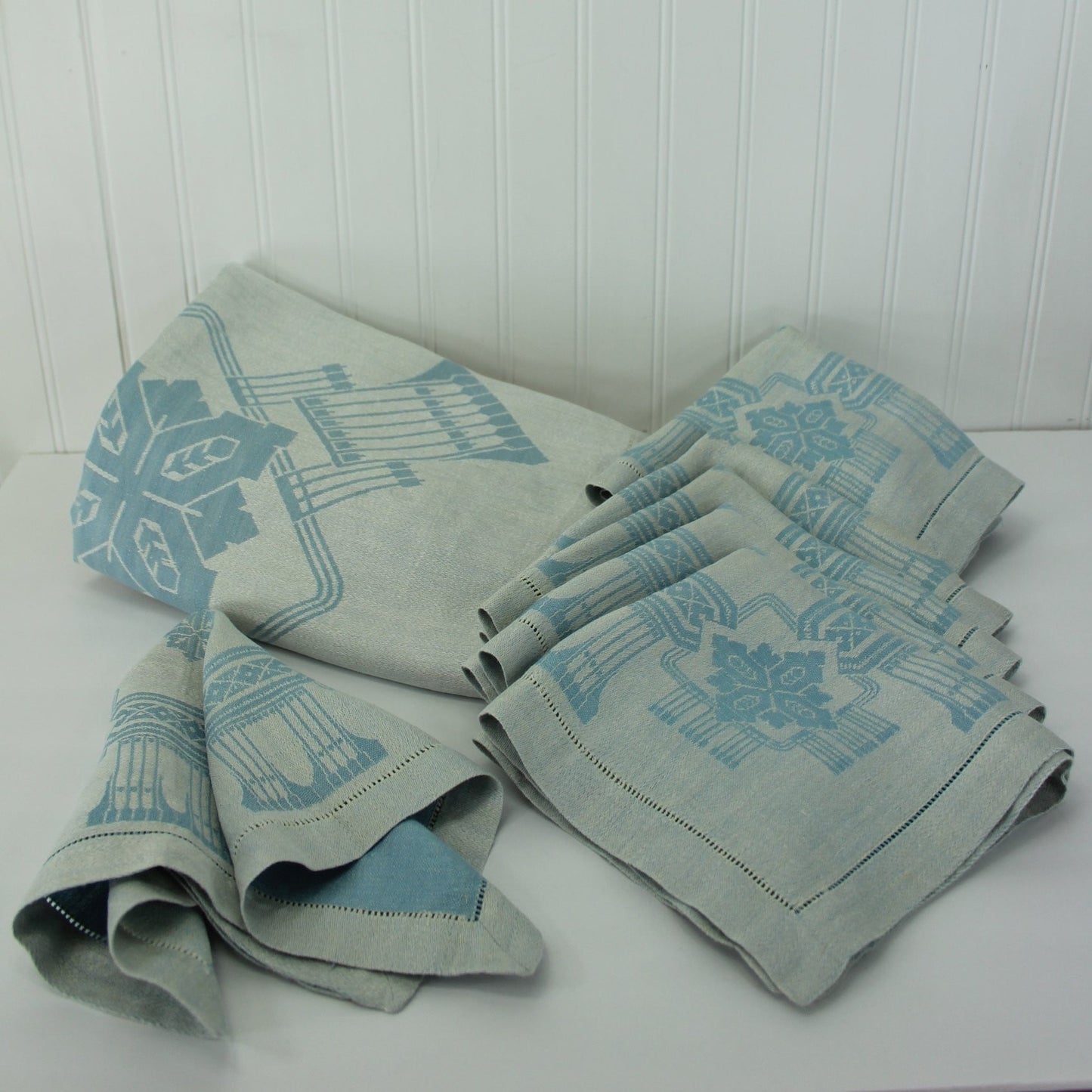 Blue Woven Tablecloth - 6 Matching Napkins - Fantastic Vintage Fabric
