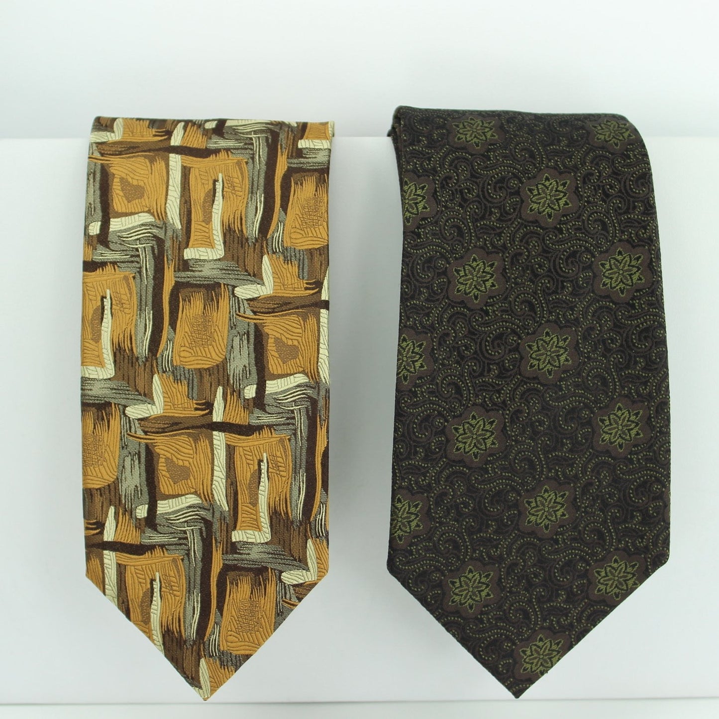 Geoffrey Beene NY 2 Silk Ties - Metallic Sensual Print Dark Brown Fantasy Starfish design used