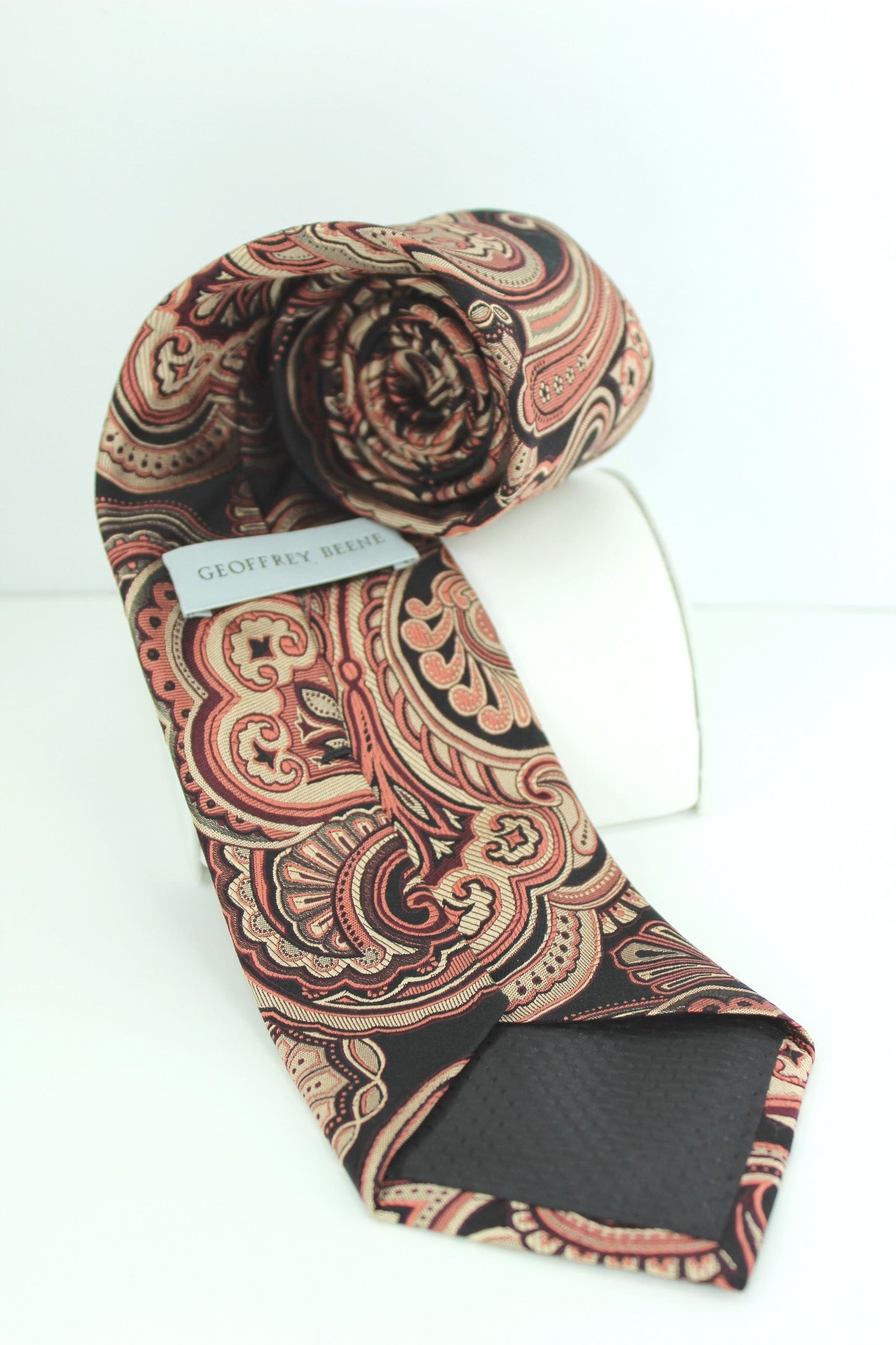 Geoffrey Beene NY Silk Tie - Black Paisley Rose Nude Lovely Design unusual colors