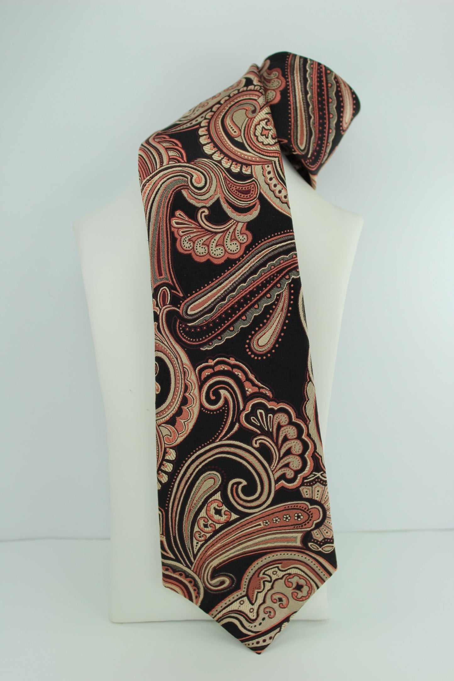 Geoffrey Beene NY Silk Tie - Black Paisley Rose Nude Lovely Design