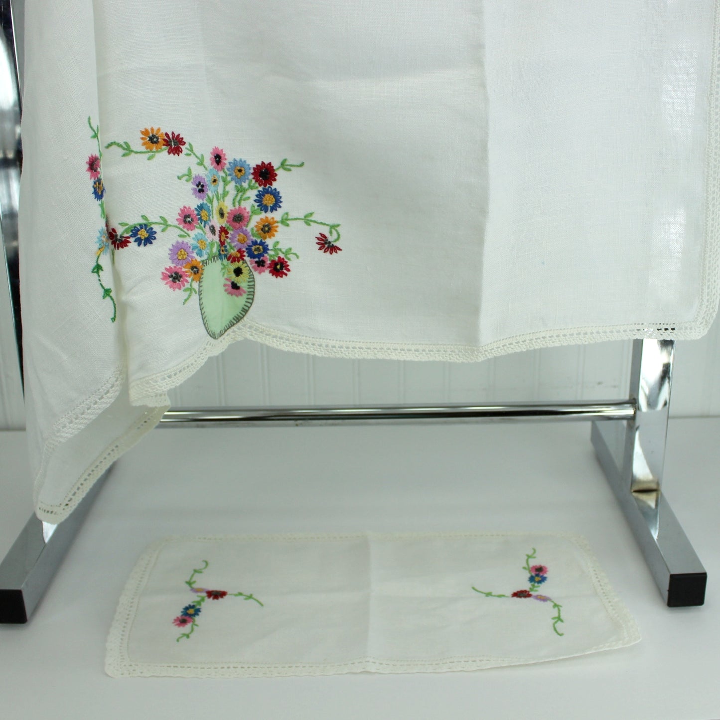 White Linen 4 Pieces Table Dresser Decor Runner Doilies Embroidery Applique heavy lace all edges