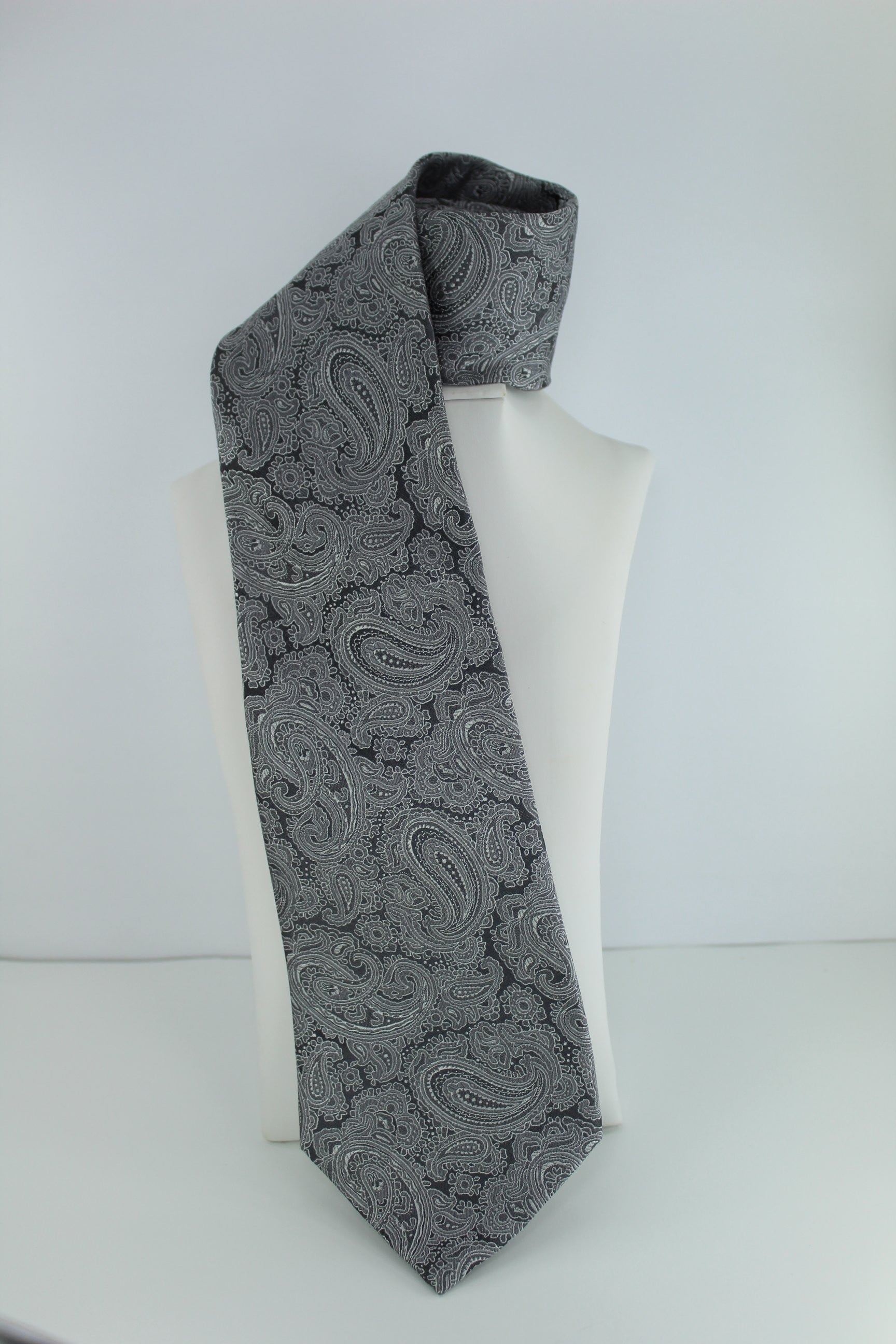 Tasso Elba Elegant Silk Tie - Silver and Black Classic Paisley for the most fastidious of tie wearers