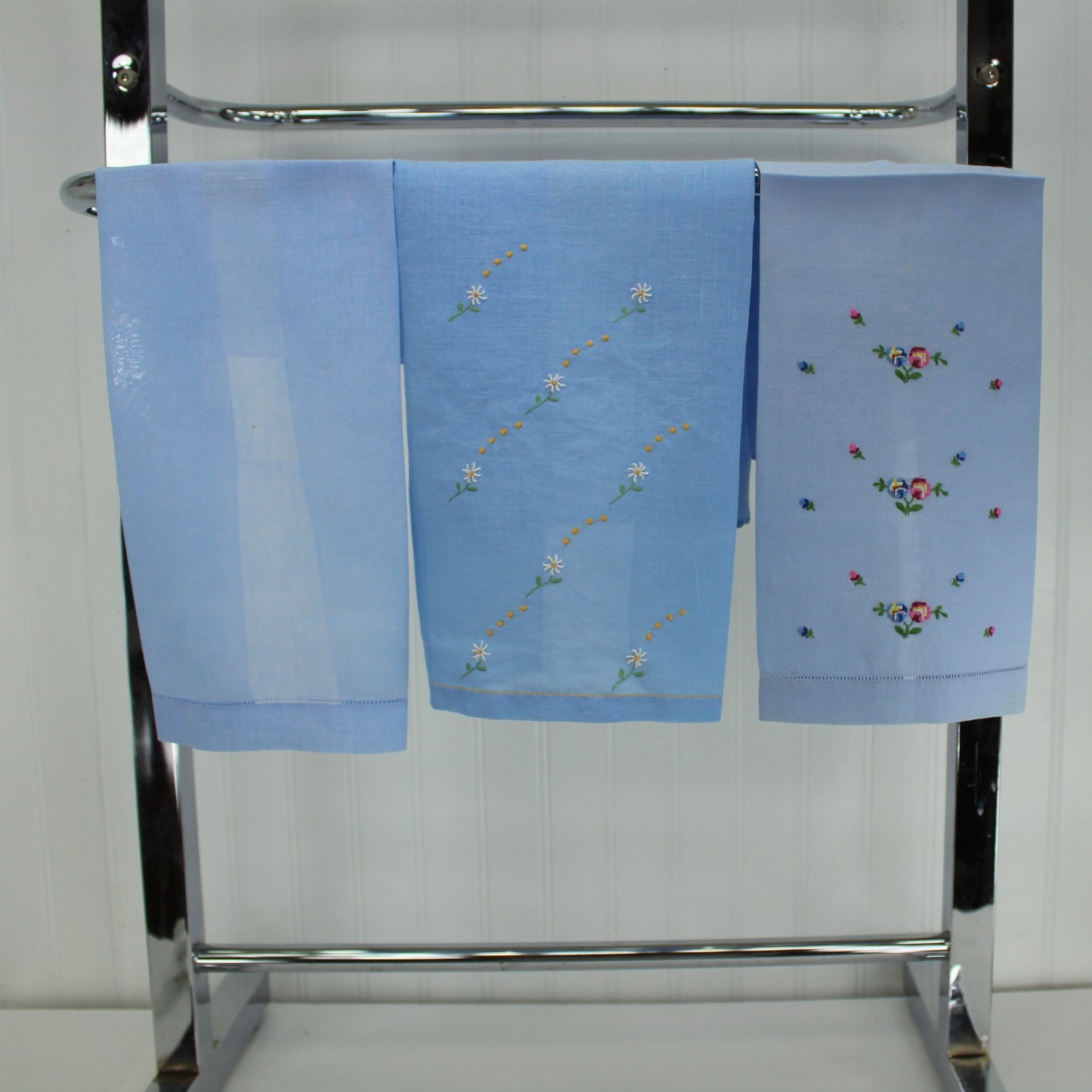 Blue Coordinating Collection 3 Fingertip Guest Towels Vintage Embroidered
