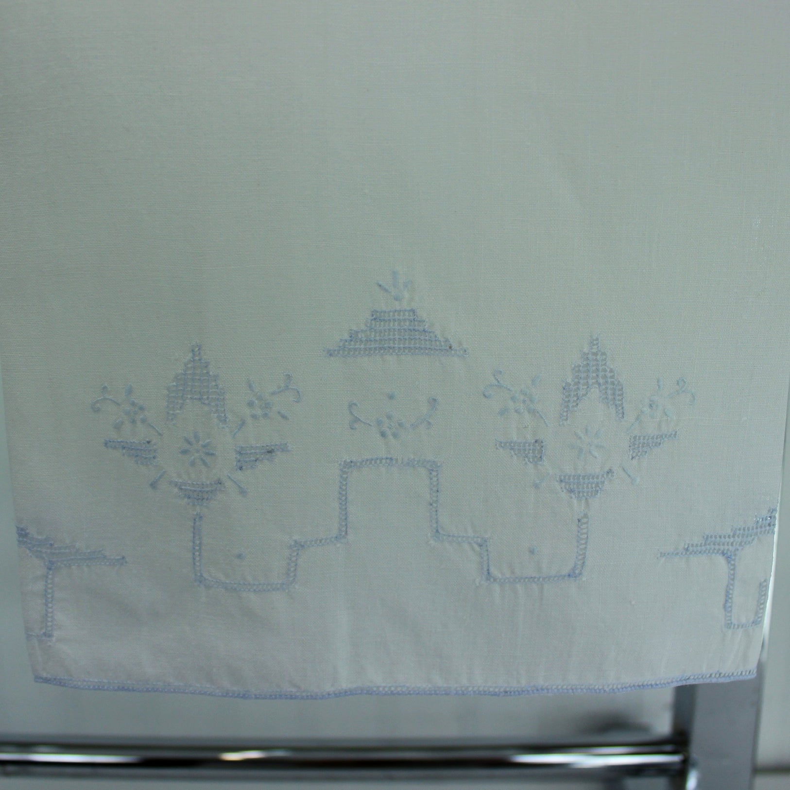 Pair White Linen Fingertip Guest Towels Vintage Delicate Blue Embroidered Open Work nice bathroom decorr