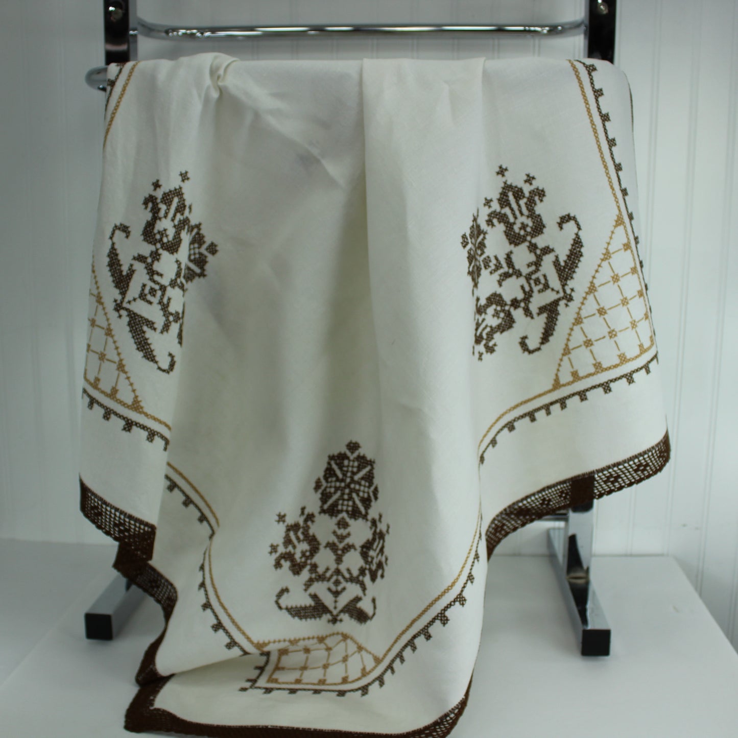 Brown Cross Stitch Embroidered Tablecloth Heavy White Linen Crochet Edges designs all corners