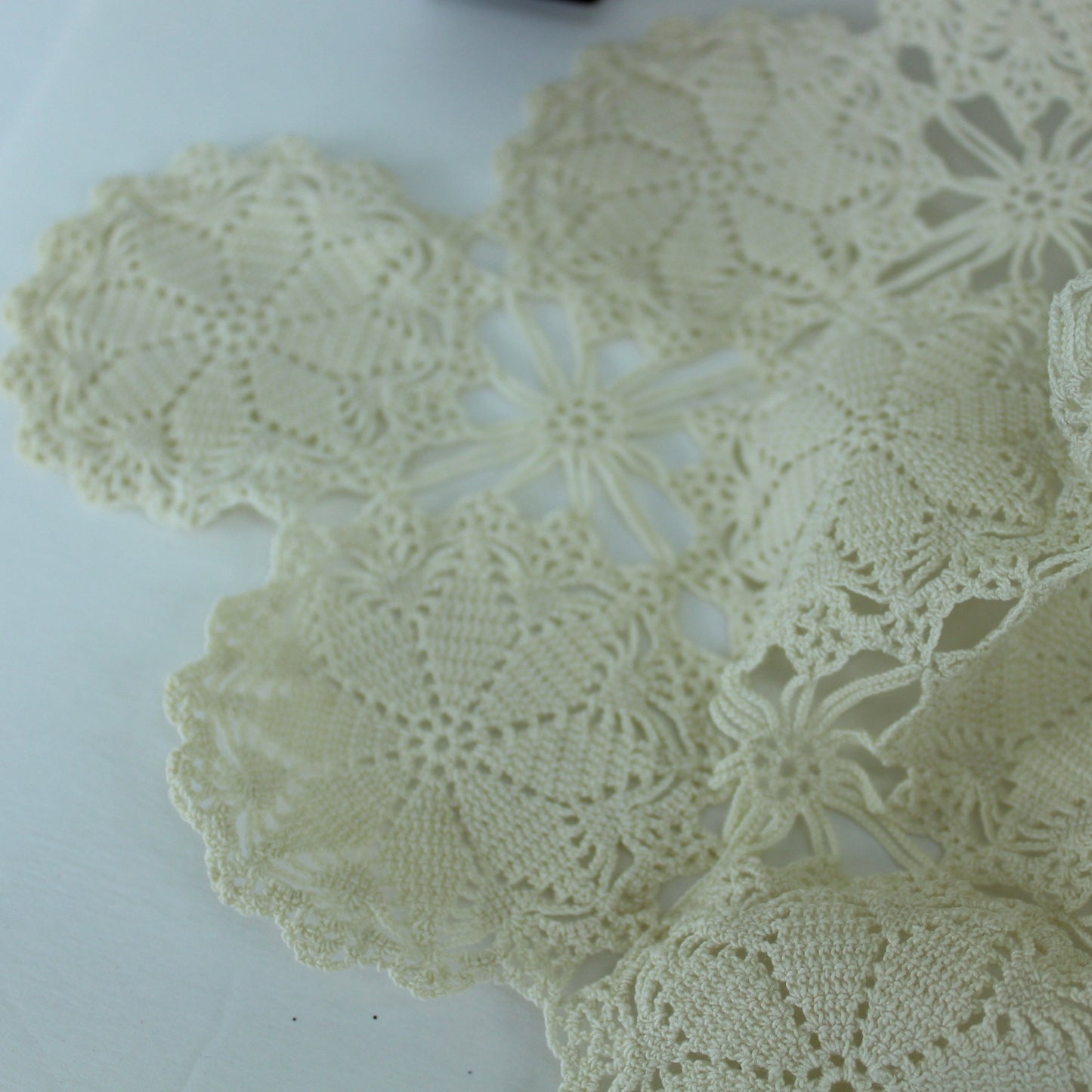 Bone Off White Crochet Tablecloth Fine Hand Made Beauty 58" X 76" closeup of corner of cloth