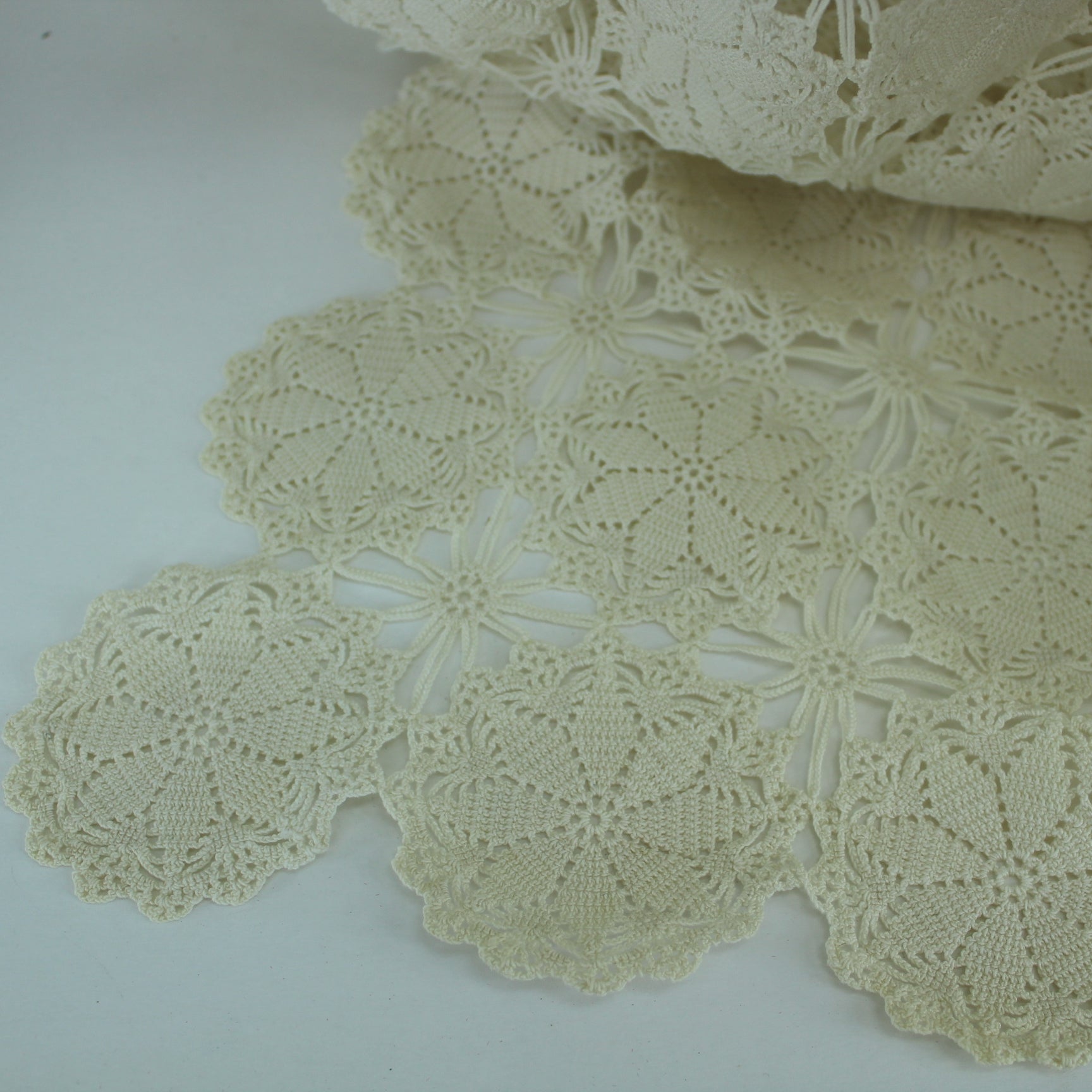 Bone Off White Crochet Tablecloth Fine Hand Made Beauty 58" X 76" detail of crochet pattern