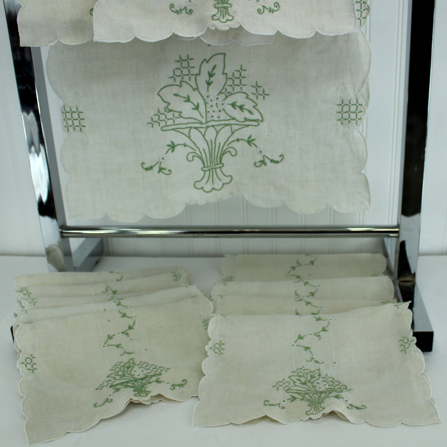 Lunch for 12 Natural Linen Table Runner 12 Place Mats Green Exquisite Embroidery napkins in row