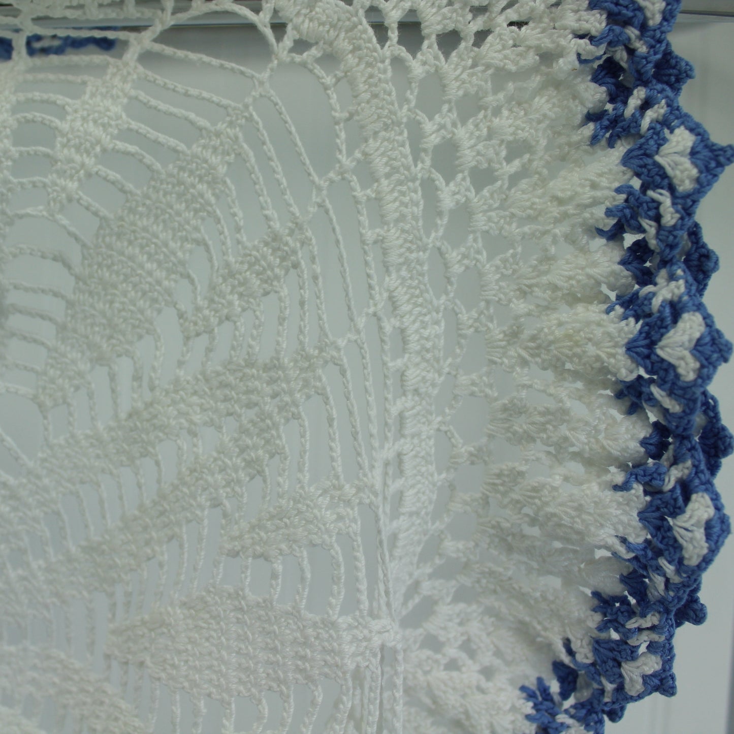 Large Round Crochet Doily Tablecloth White Heavy Blue Ruffle 21" Diameter very attractive closeup