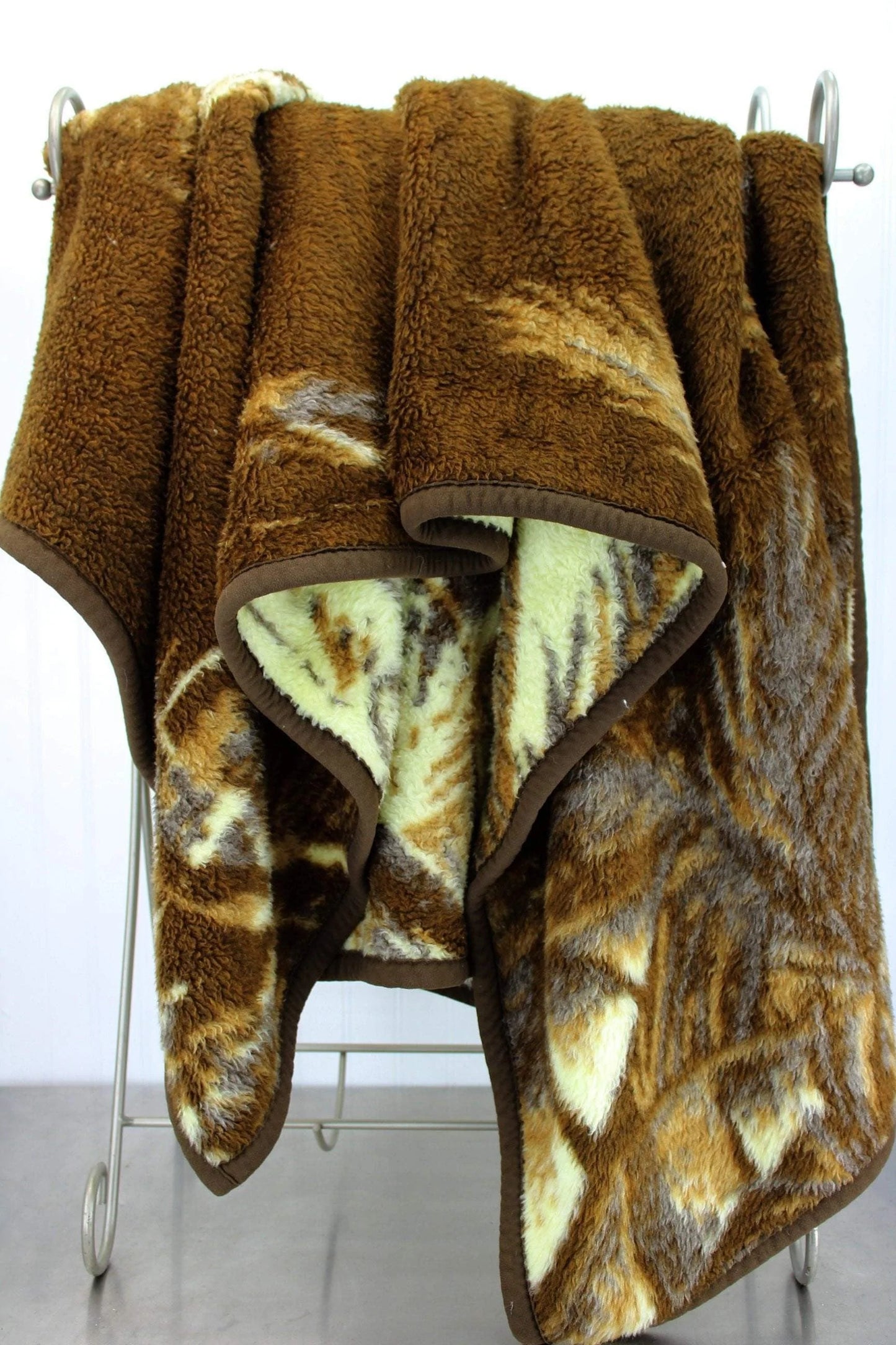Ibena Rap About Blanket Walking Tiger Reversible Dolan Plush Large 55" X 72"  USA soft fluffy deep nap