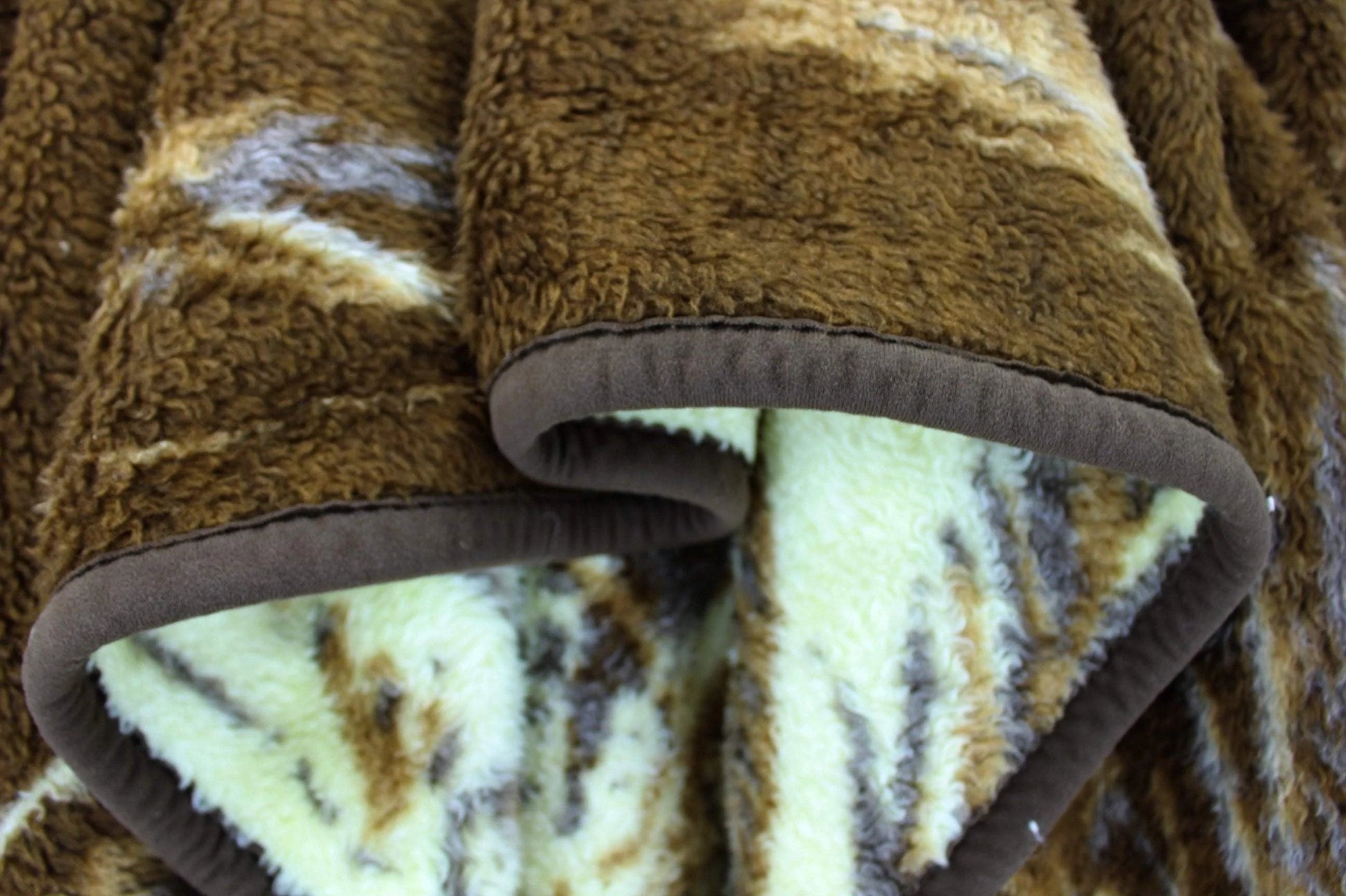 Ibena Rap About Blanket Walking Tiger Reversible Dolan Plush Large 55" X 72"  USA excellent condition