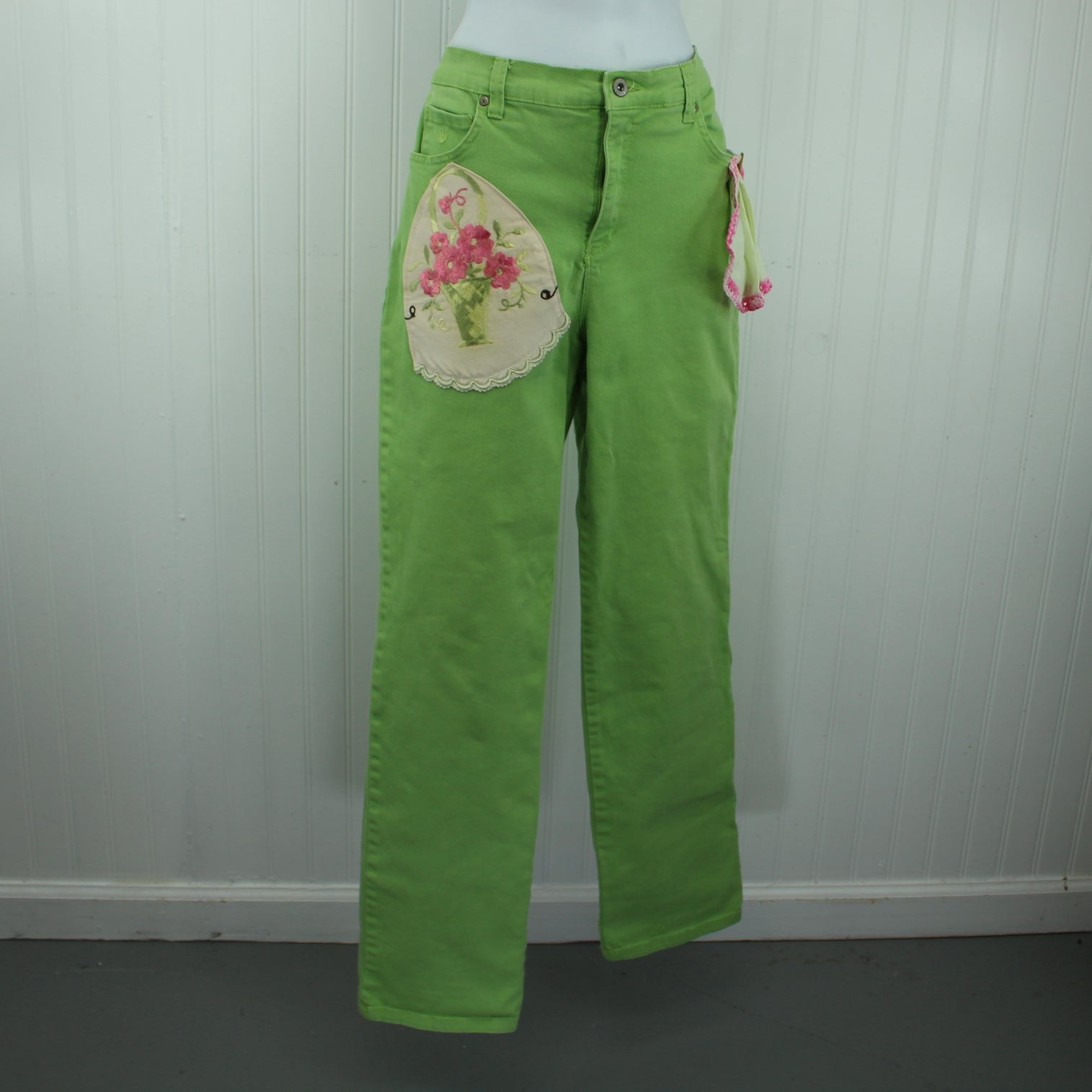 Gloria Vanderbilt Chartreuse Green Jeans Patzi Design Embroidery Flower Size 8 full length acid green jeans