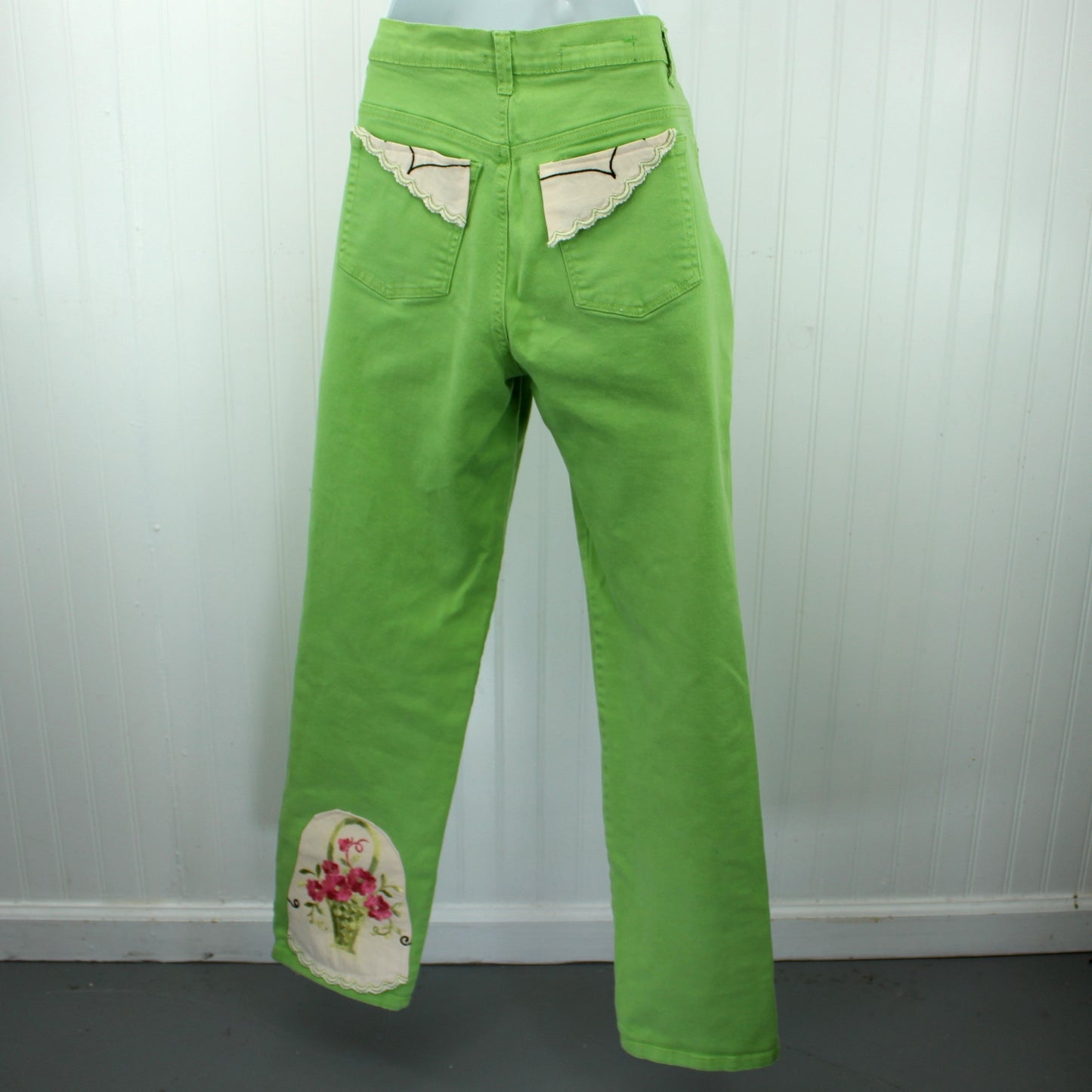 Gloria Vanderbilt Chartreuse Green Jeans Patzi Design Embroidery Flower Size 8 back full view of jeans