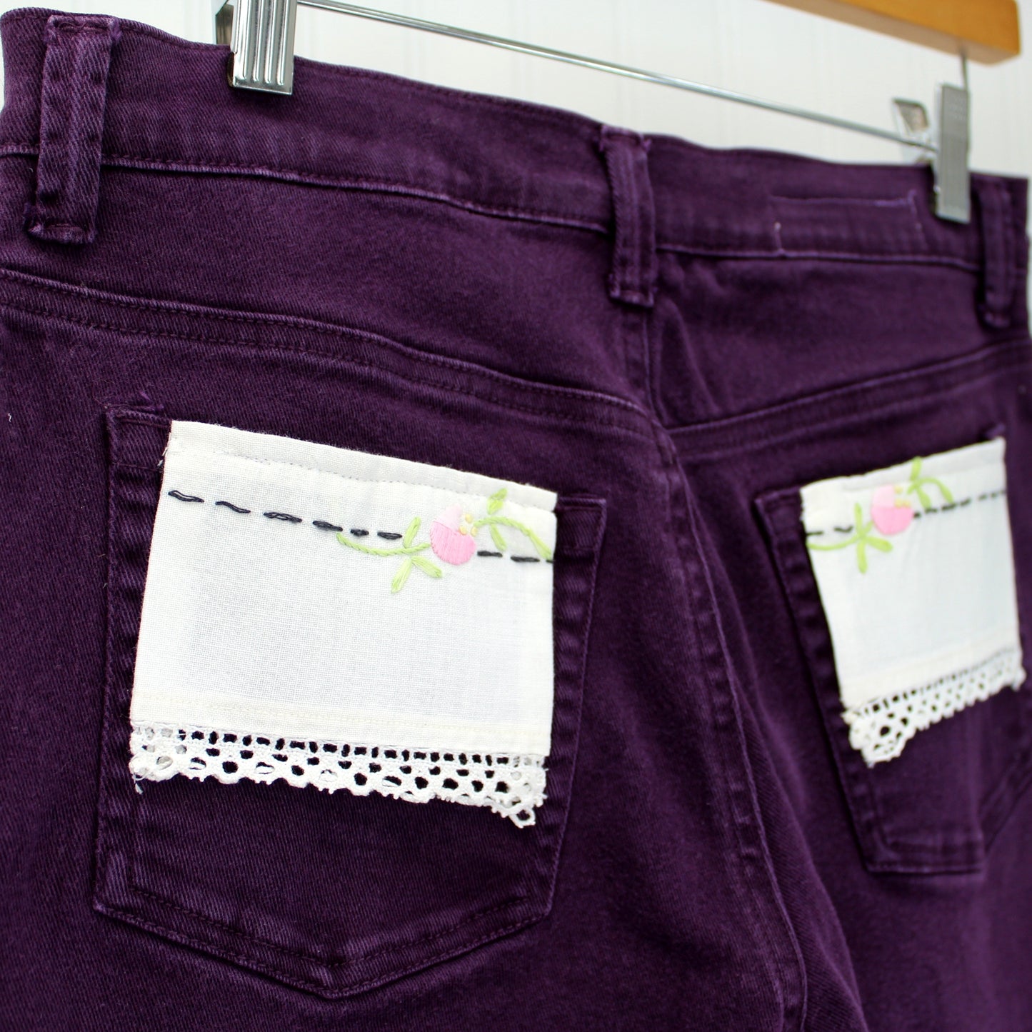 Gloria Vanderbilt Purple Jeans Patzi Design Embroidery Flower Basket Size 8 Short closeup back pockets