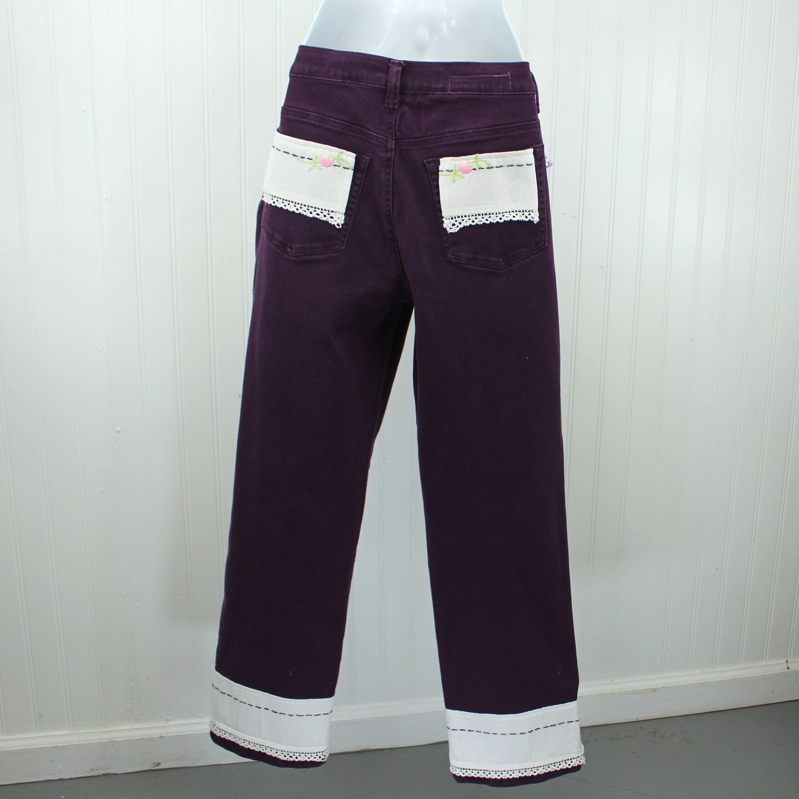 Gloria Vanderbilt Purple Jeans Patzi Design Embroidery Flower Basket Size 8 Short decorated back pockets and leg hems with embroidery lace