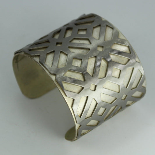 Sarah Cavender Bracelet Metalworks Vintage Cuff Silver on Brushed Silver Pattern collectible