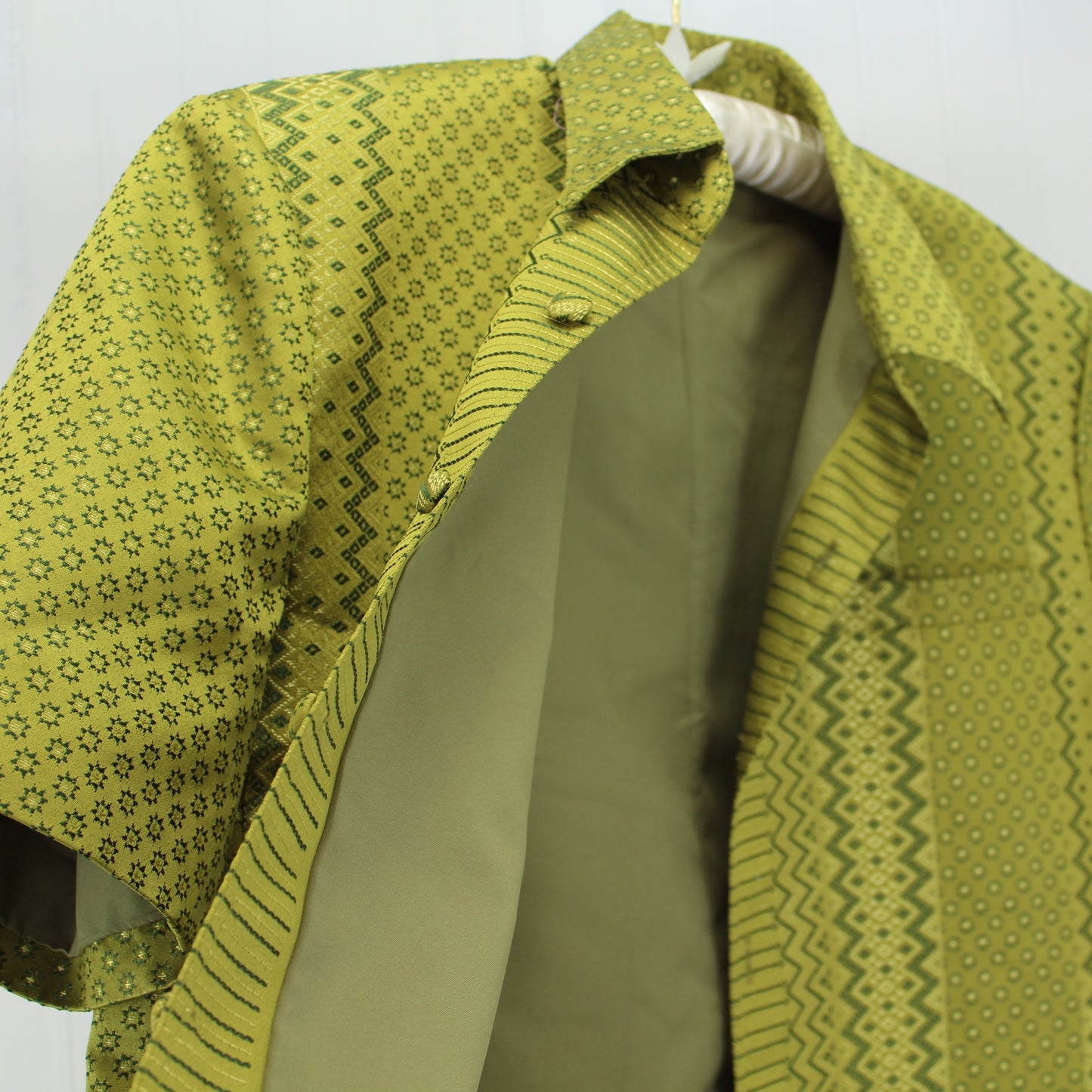 Mens Wedding Formal Jacket 1970s Green Brocade Hand Tailored Asian Style Half Sleeve lining coordinated solid color